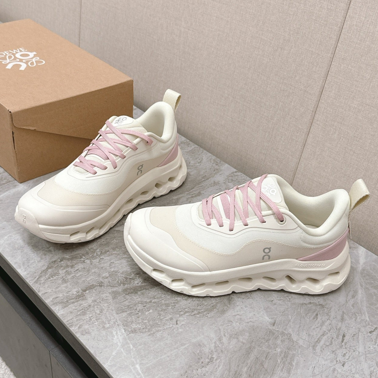 RUN SNEAKER IN PASTEL GRAY MIX BABY PINK SUEDE AND MESH FABRIC、mysite、Cacoeks