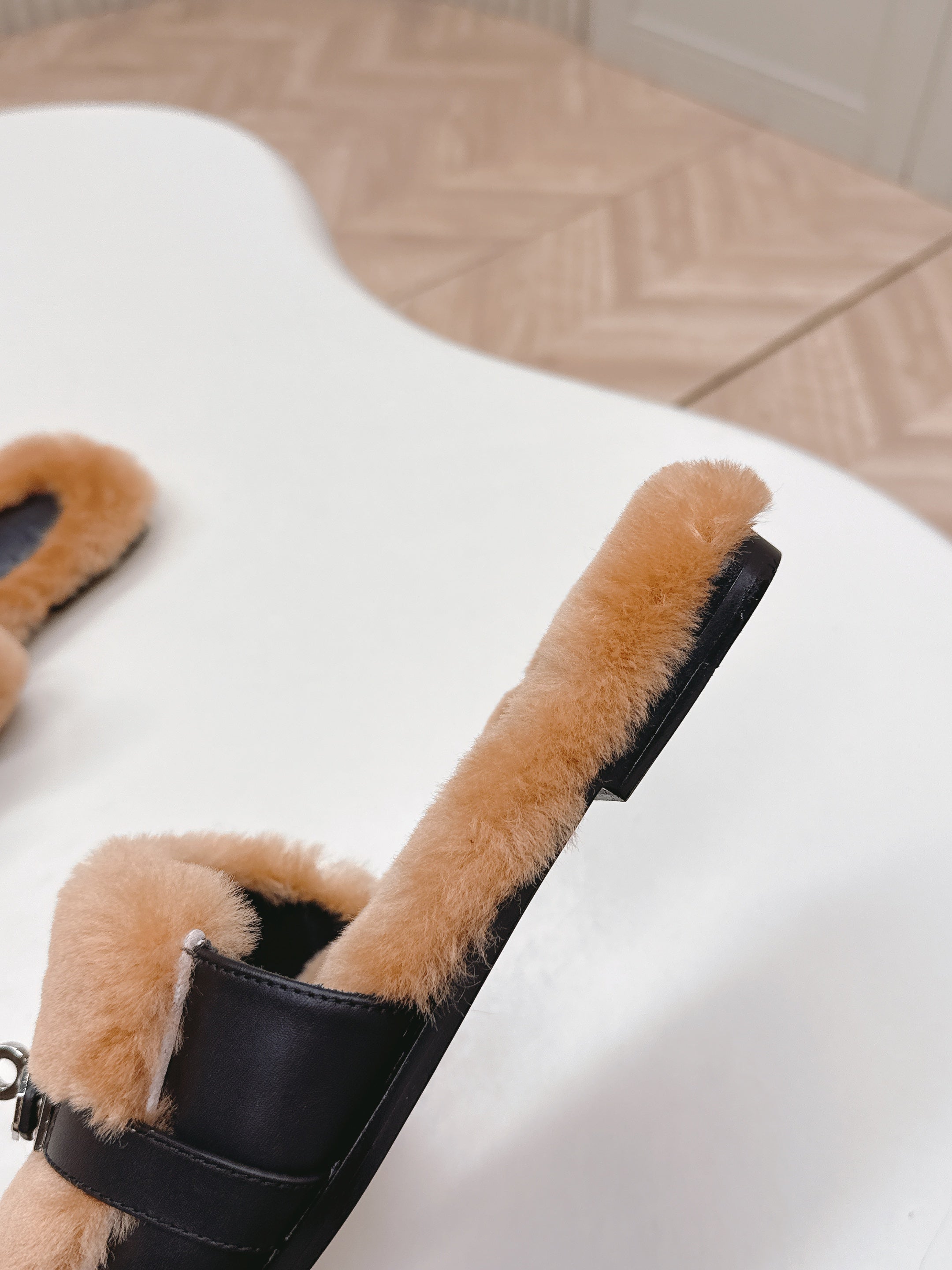 HM 25S ORAN SANDAL IN CLAY ORANGE SHEARLING WITH SILVER HARDWARE、mysite、Cacoeks