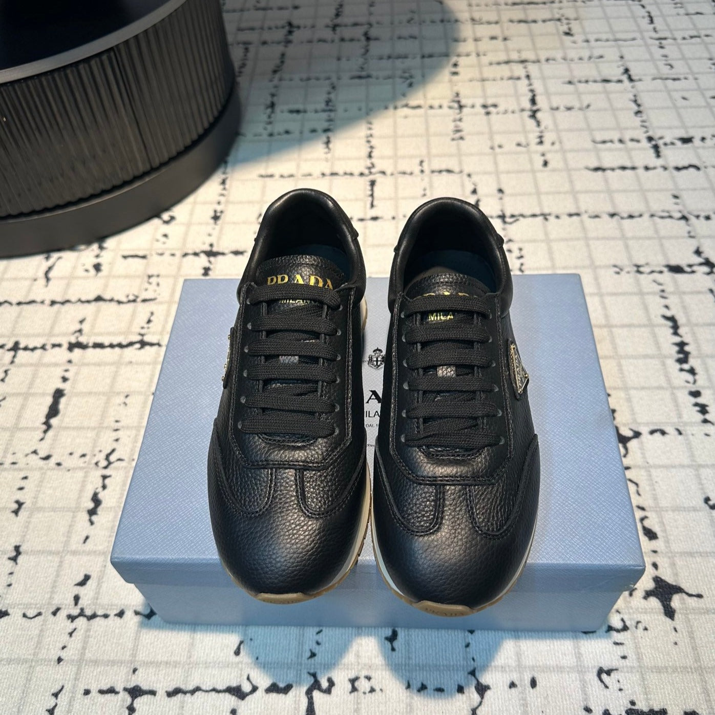 PRA TRIANGLE LOGO SNEAKERS BLACK CALFSKIN、mysite、Cacoeks