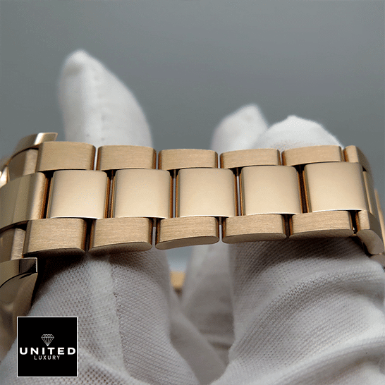 Rolex 326935 Replica 5 Rolex Sky-Dweller Rose 326935-0005 Oyster Bracelet Replica