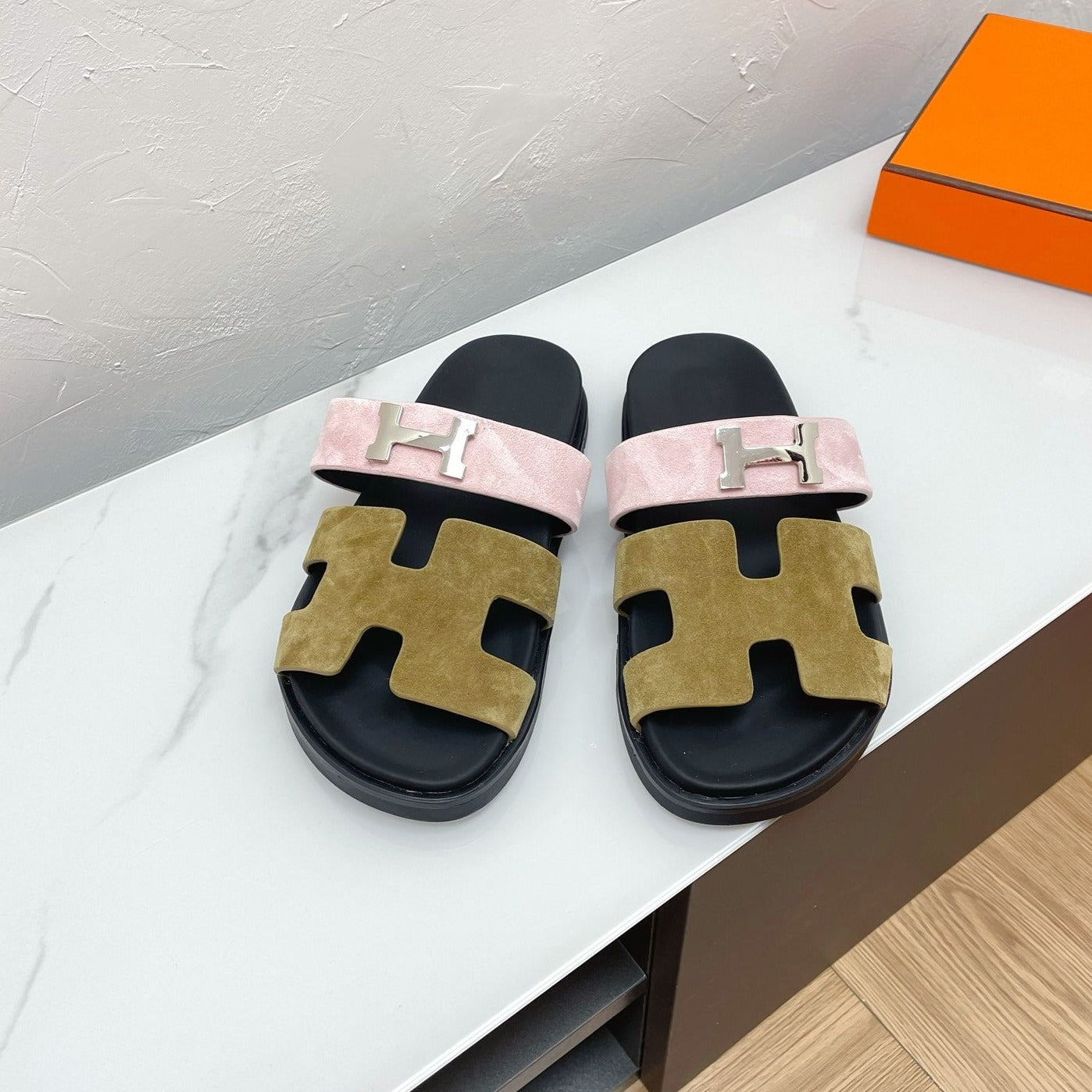 CHYPRE SANDAL ARMY GREEN MIX PASTEL PINK SUEDE WITH H BUCKLE、mysite、Cacoeks