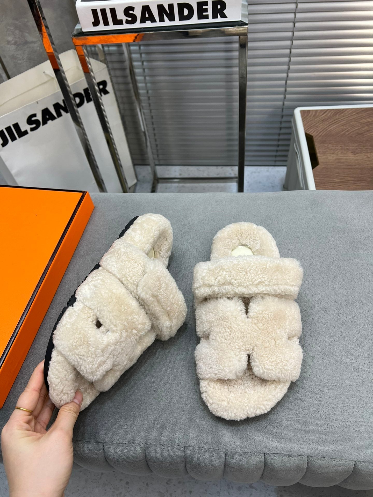 CHYPRE SLIPPERS IN BISQUE BEIGE LAMB WOOL、mysite、Cacoeks
