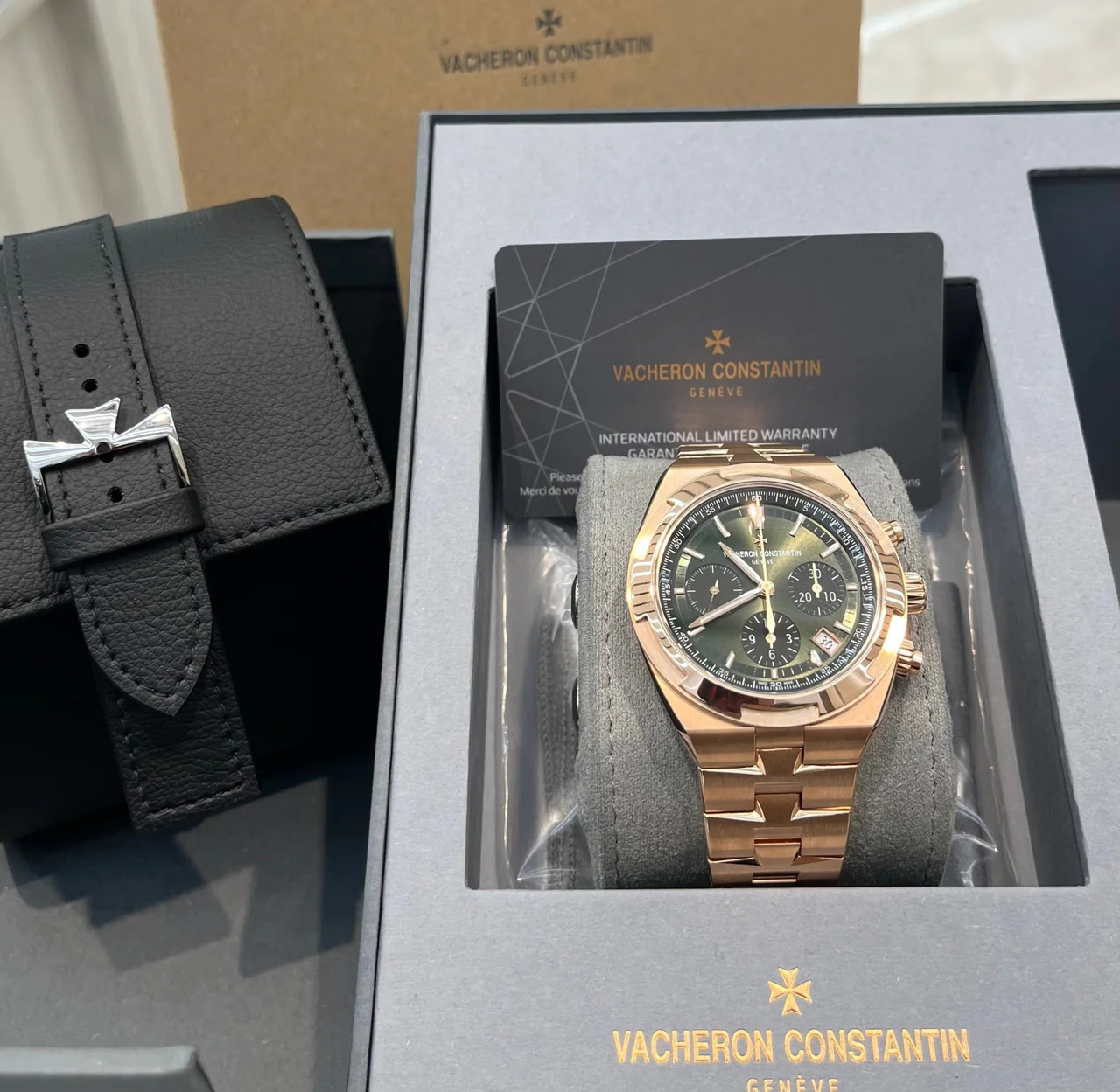 Vacheron Constantin Overseas Ref. 5520V/210R-B966 Super Clone Watch – Rose Gold Blue Dial Fake Replica