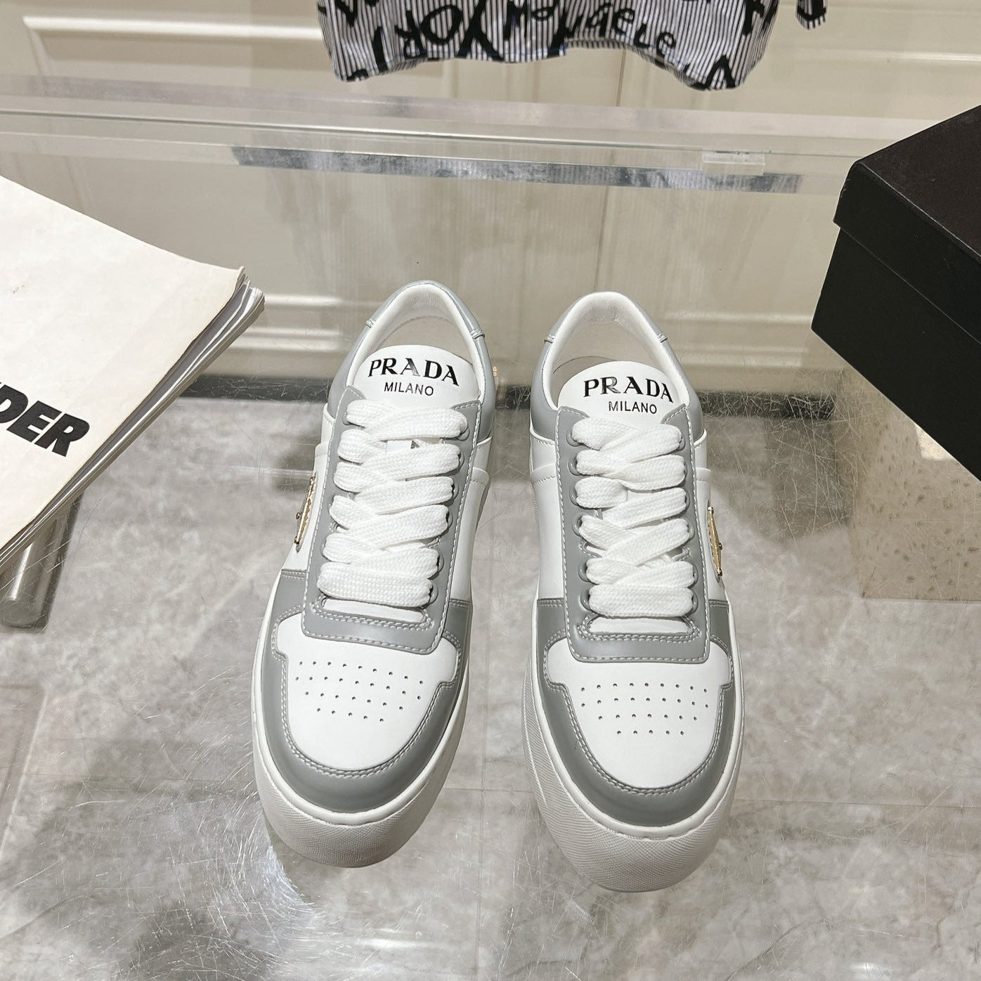 PRA DOWNTOWN BOLD SNEAKERS WHITE AND LIGHT GRAY CALFSKIN、mysite、Cacoeks