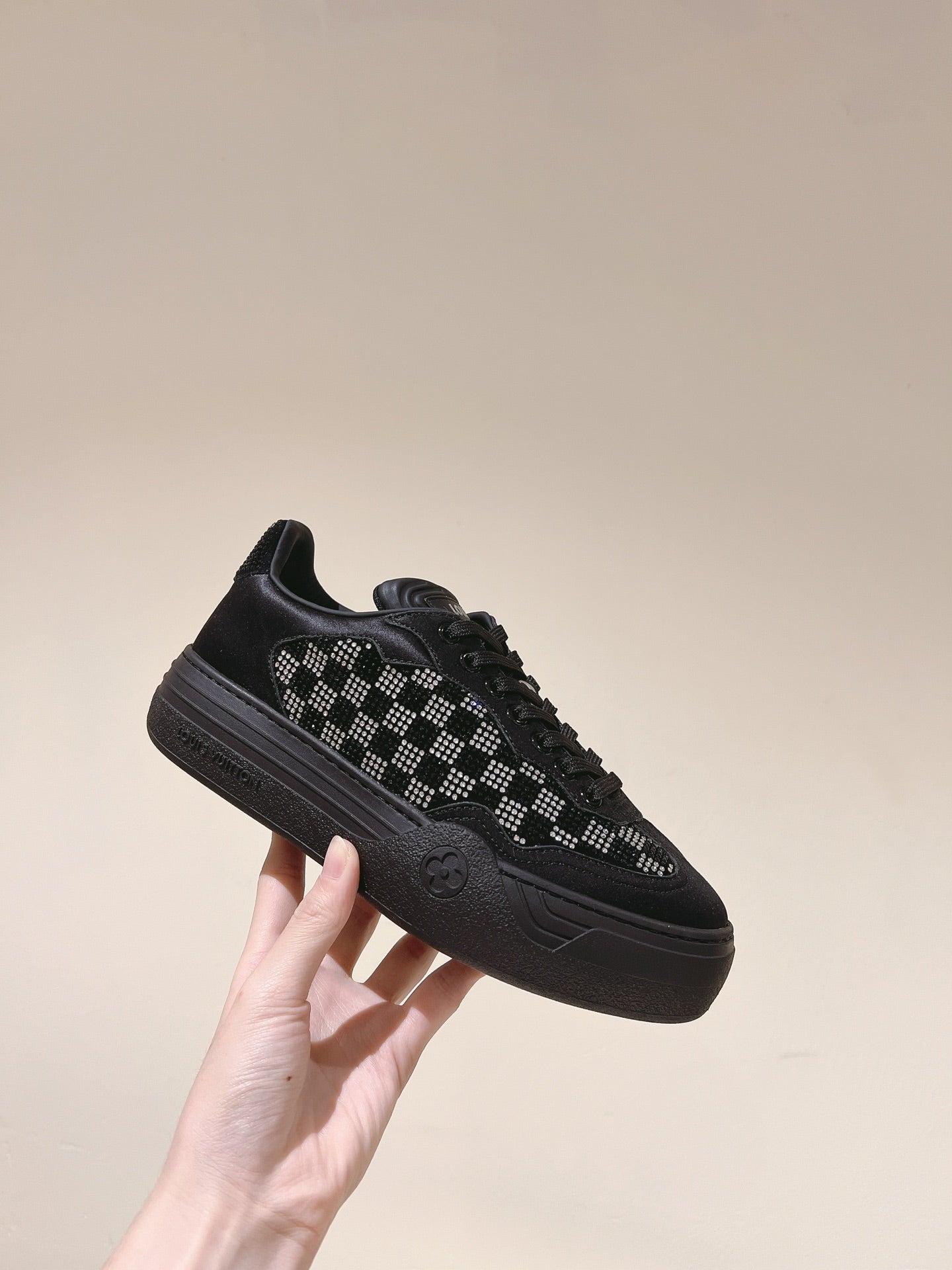 LV GROOVY SNEAKER IN BLACK DAMIER STRASS AND CALFSKIN、mysite、Cacoeks
