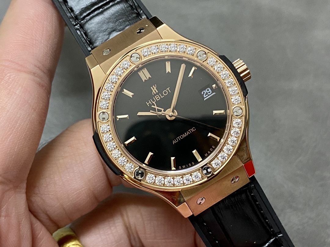 565.OX.1480.LR.1204 Hublot Classic Fusion Automatic 38mm-fasswatch