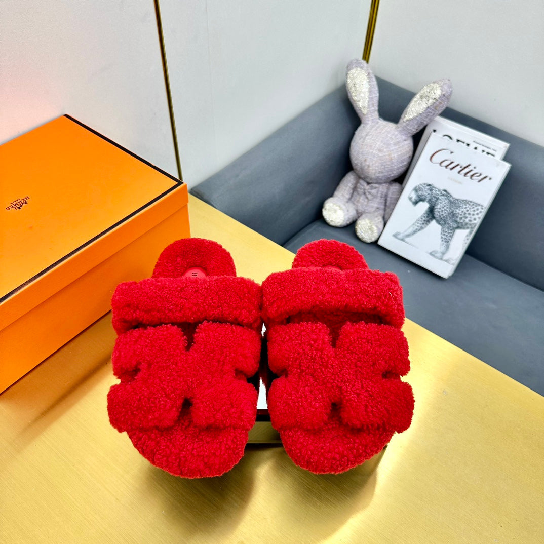 CHYPRE SANDAL IN CHERRY RED SHEARLING、mysite、Cacoeks