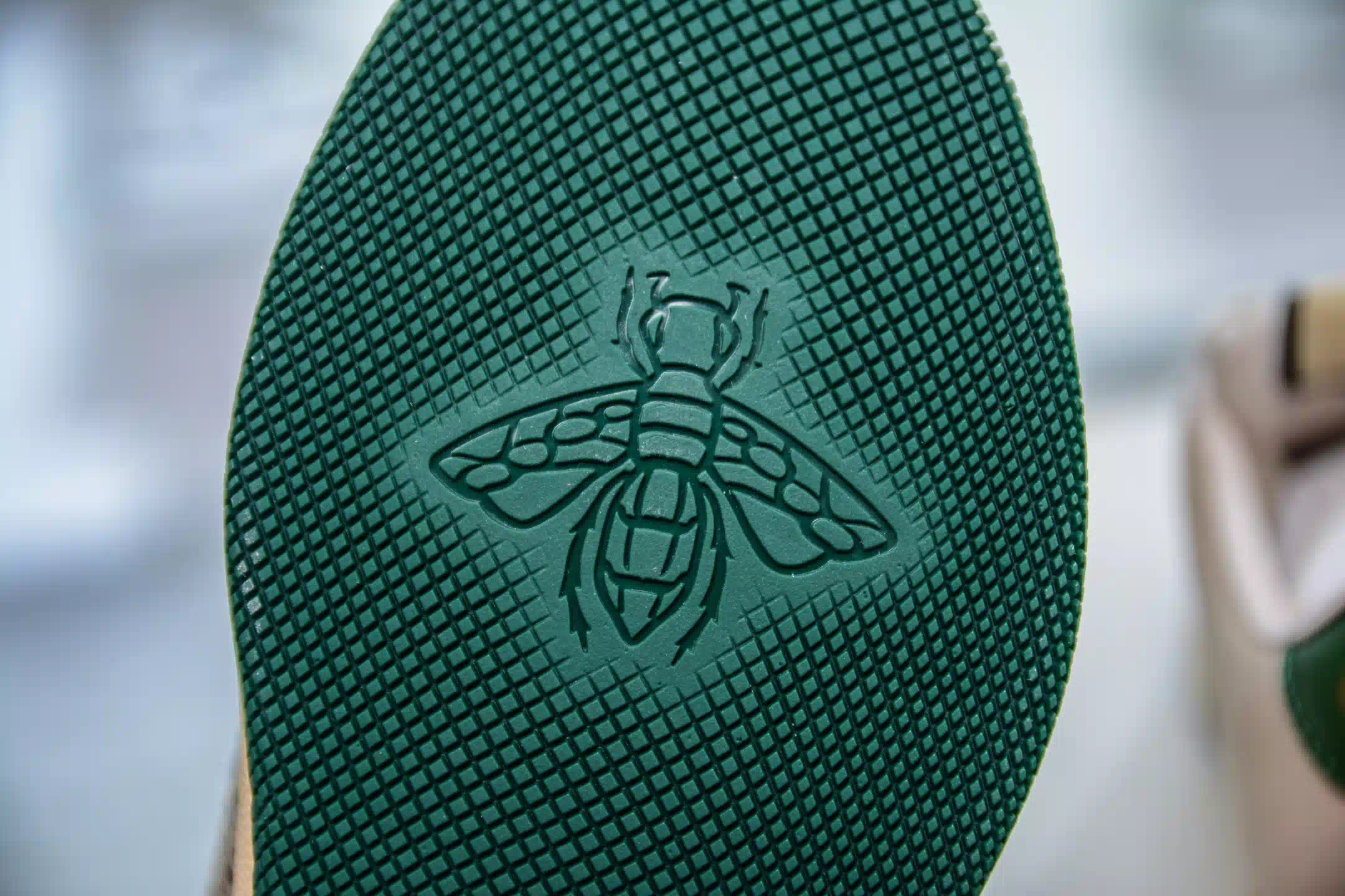 Gucci Screener Sneaker W/ Multi-Dimensional Crystals In Ivory、mysite、Cacoeks