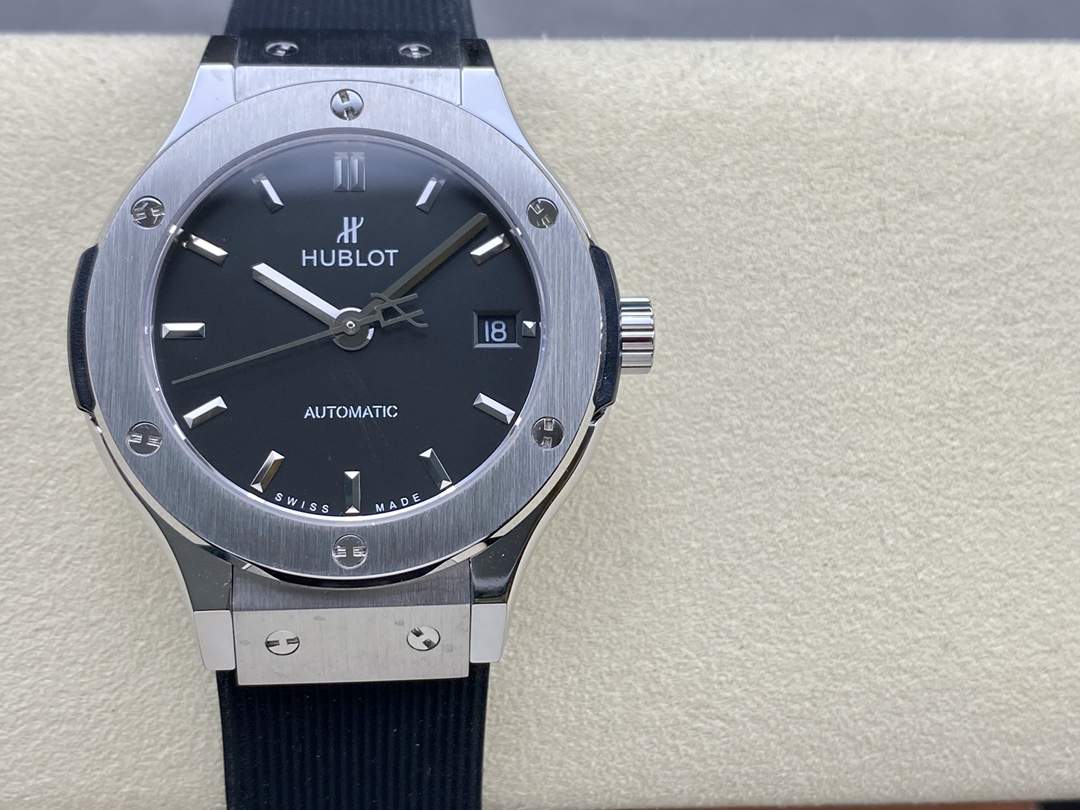 542.NX.1171.RX Hublot Classic Fusion Automatic Rubber-fasswatch