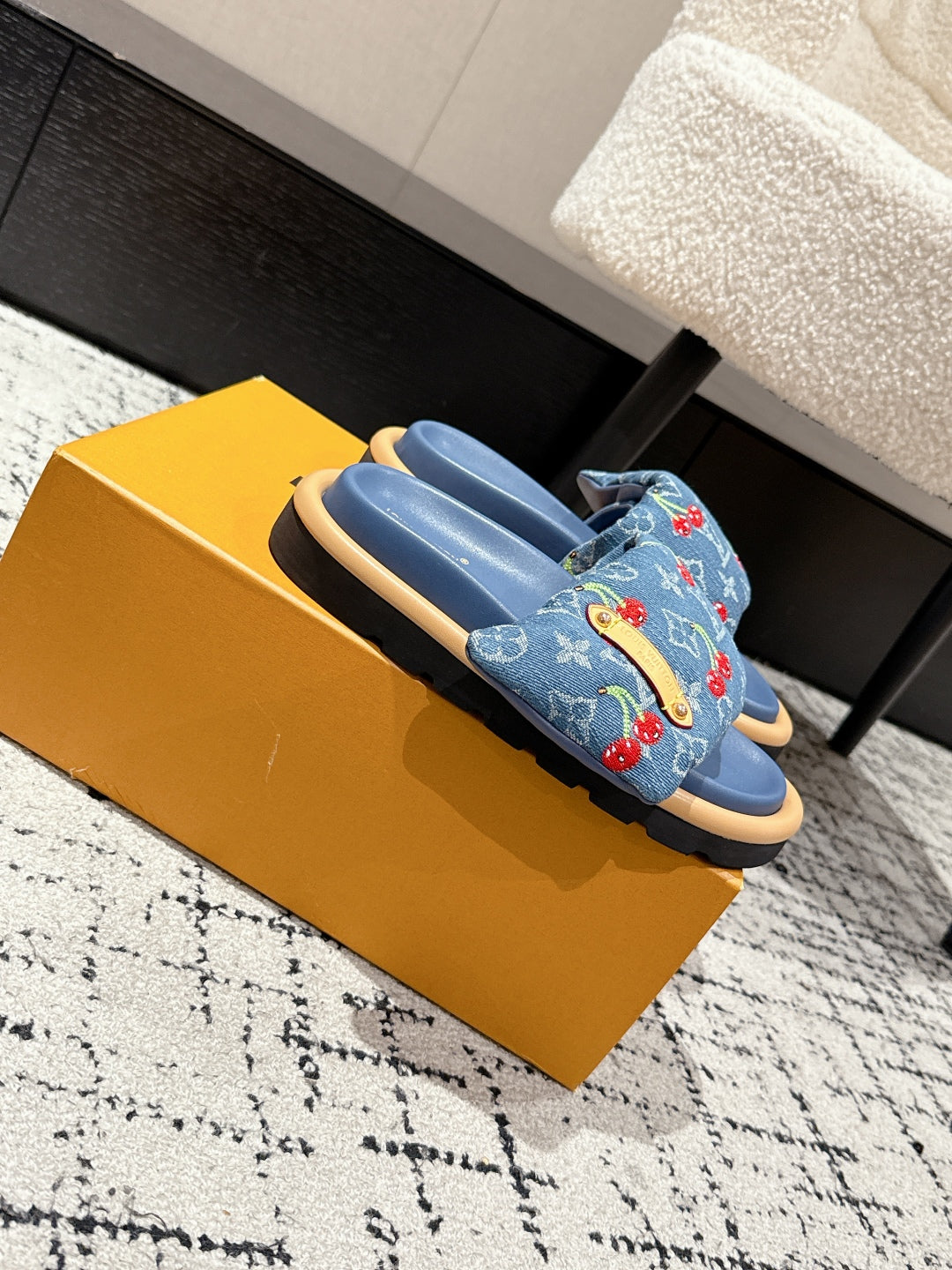 LV MIAMI-STYLE SANDALS 25S IN BLUE DENIM AND CALFSKIN、mysite、Cacoeks