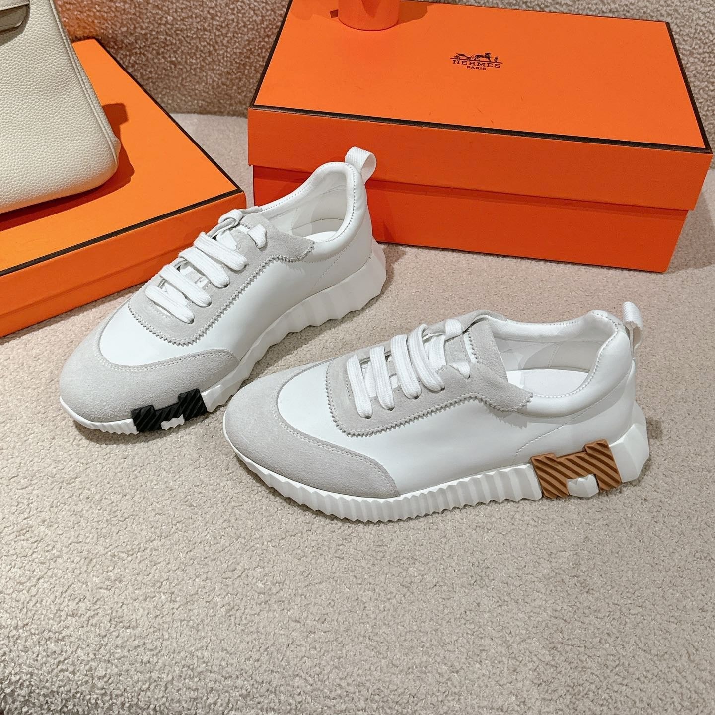 MAINLAND SNEAKER IN PALE GRAY SUEDE AND WHITE CALFSKIN 959308、mysite、Cacoeks