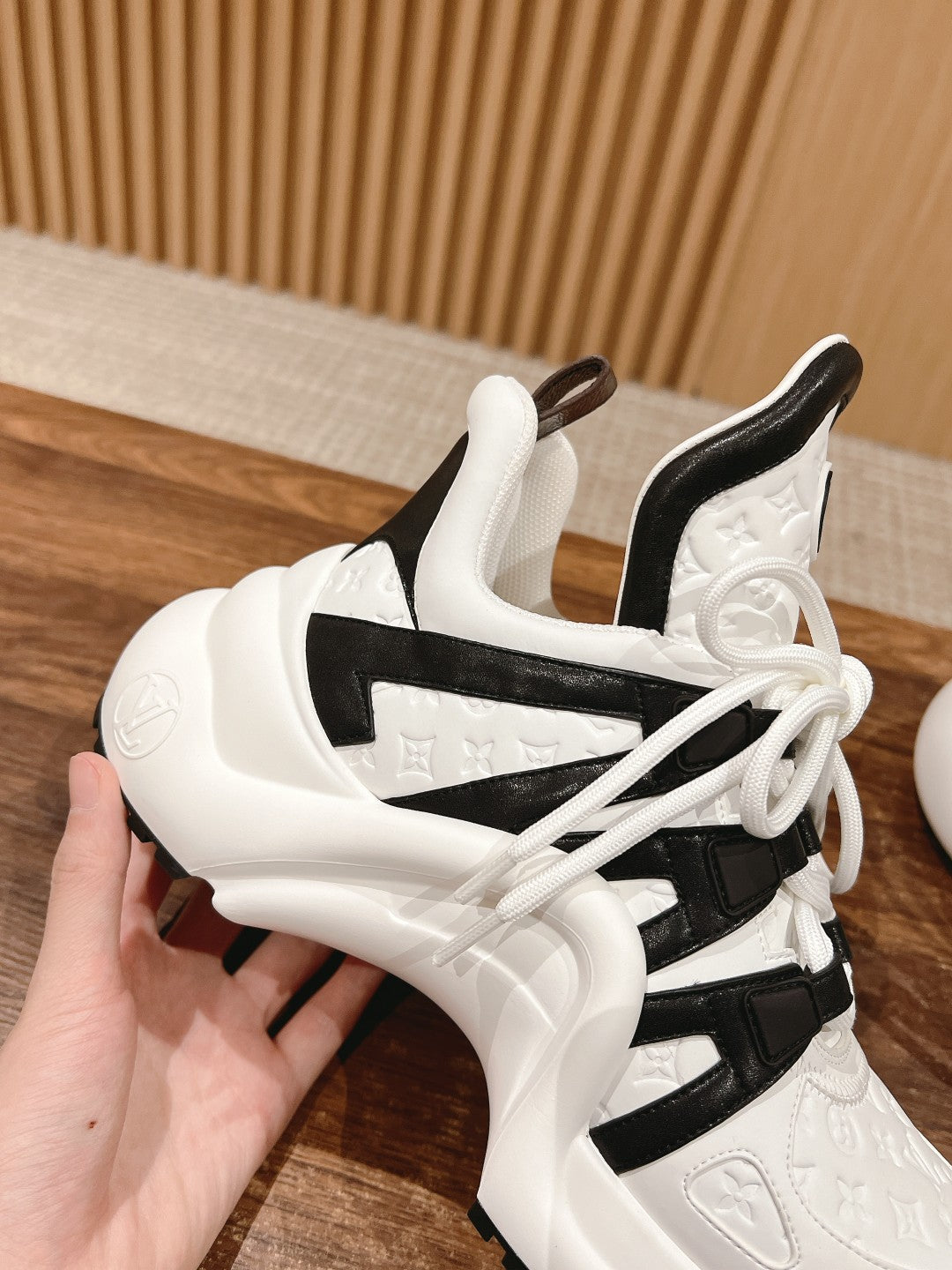 LV ARCHLIGHT SNEAKER IN WHITE MIX BLACK EMBOSSED CALFSKIN、mysite、Cacoeks