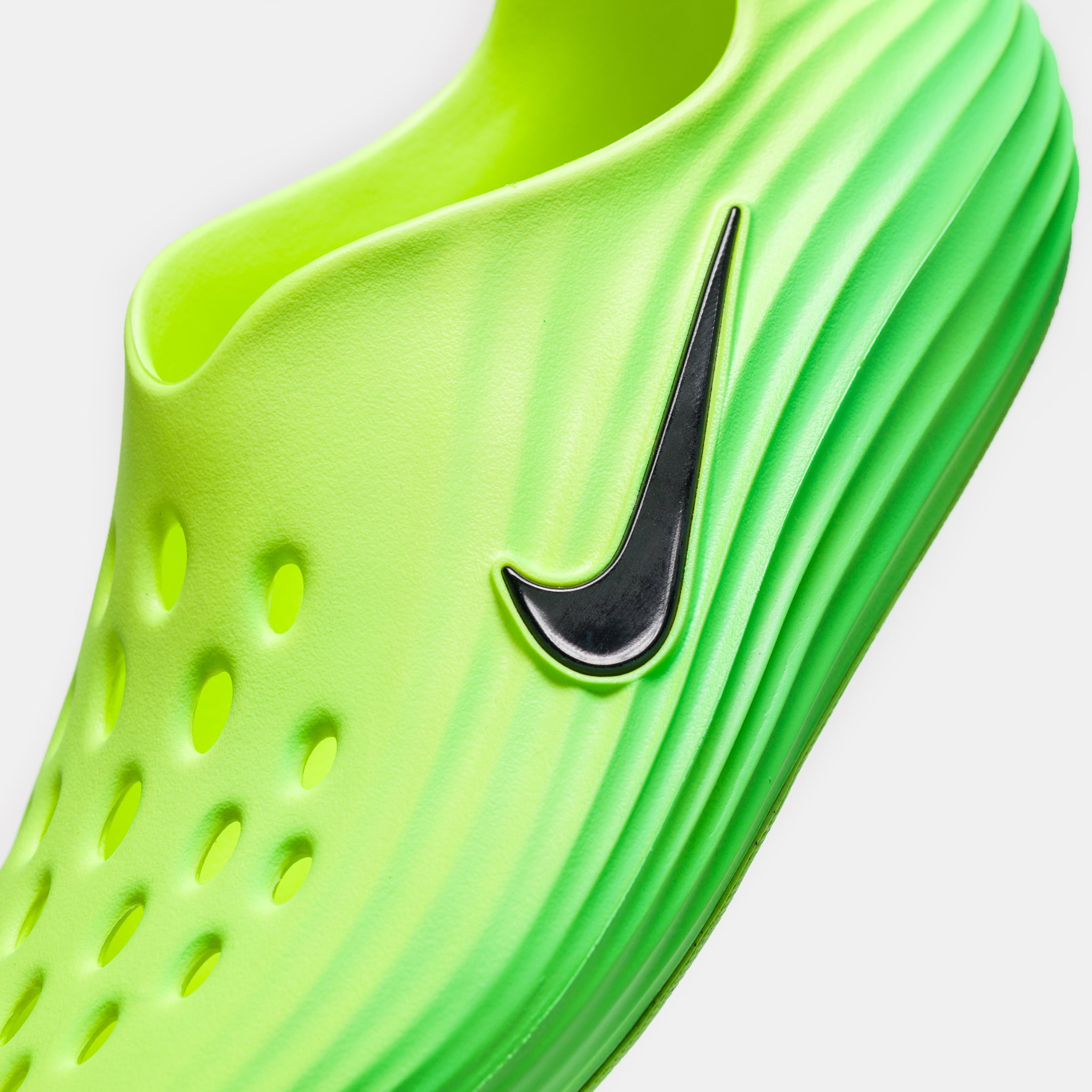 ReactX Rejuven8 Clog in Green Strike/Black/Volt