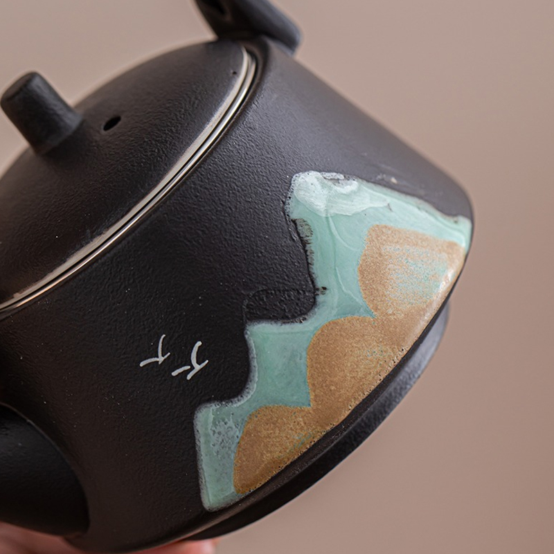 GEEK BAR-https://www.hot-toy.com/