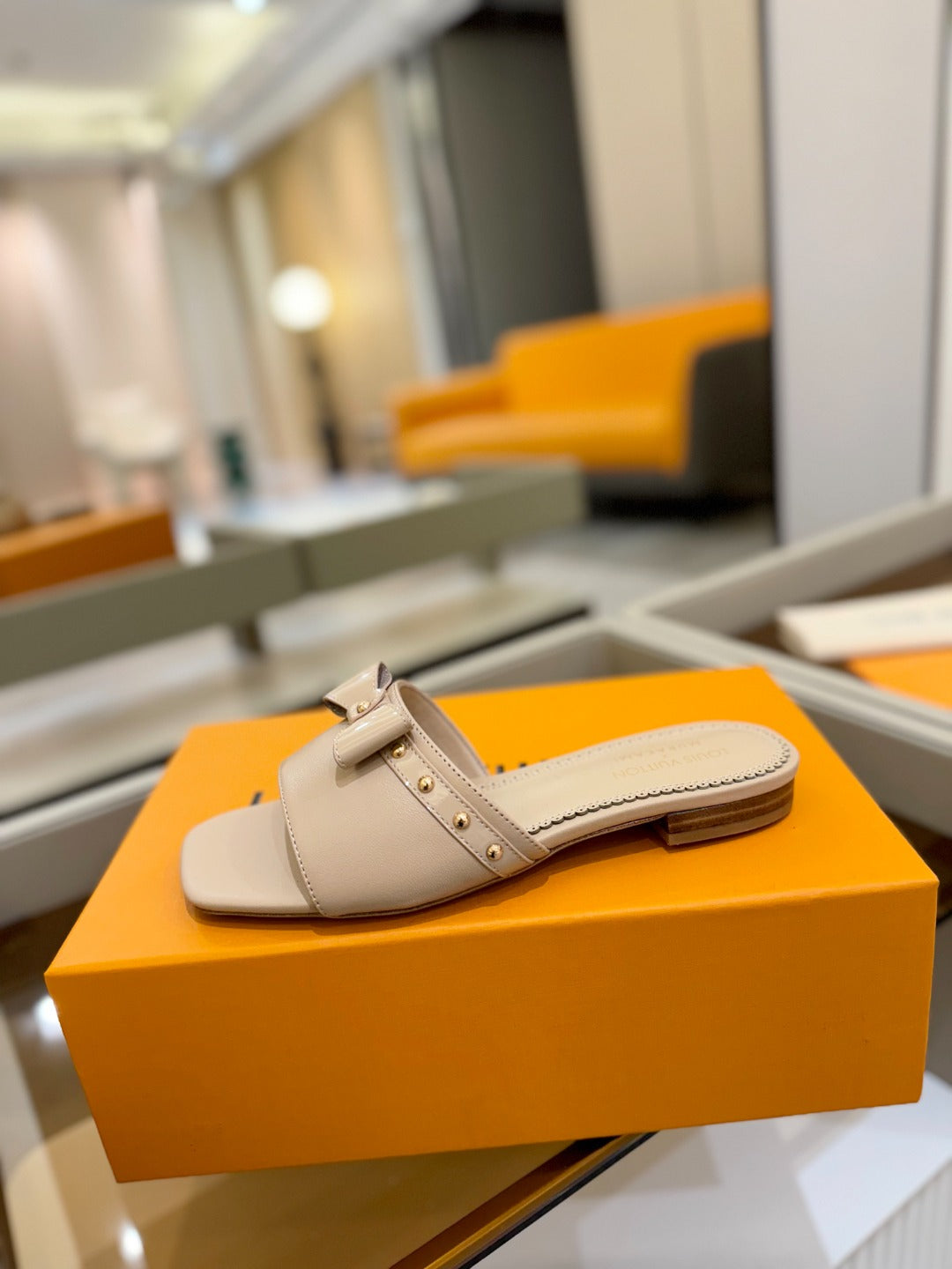 LV X TM 6AM FLAT MULE IN LINEN TAN CALFSKIN、mysite、Cacoeks