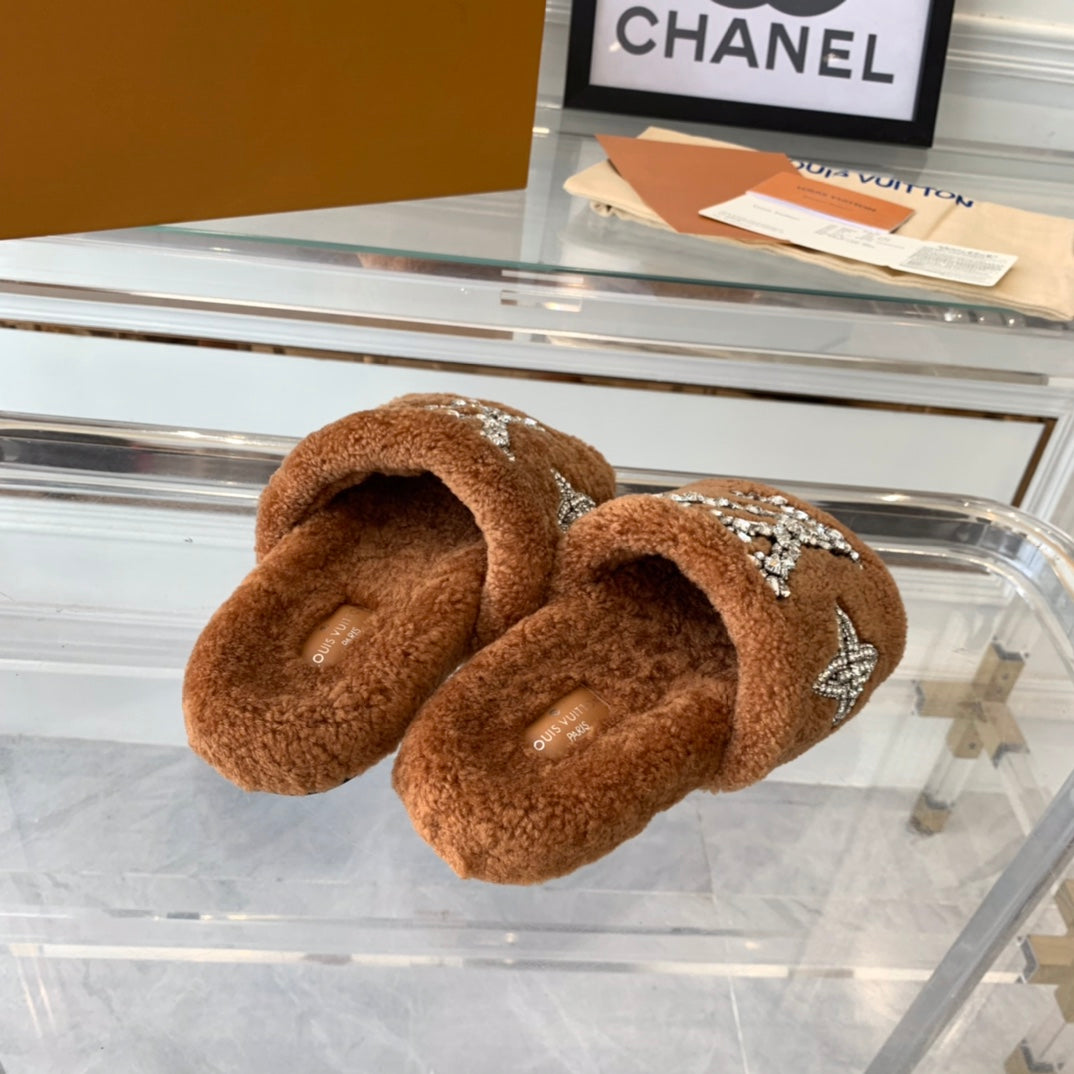LV WOMEN'S PASEO FLAT SLIPPER IN CINNAMON BROWN FLEECE、mysite、Cacoeks