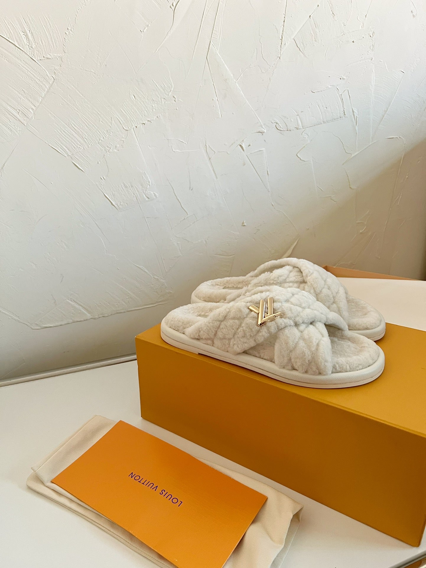 LV BLISS COMFORT MULE IN BEIGE SHEARLING、mysite、Cacoeks