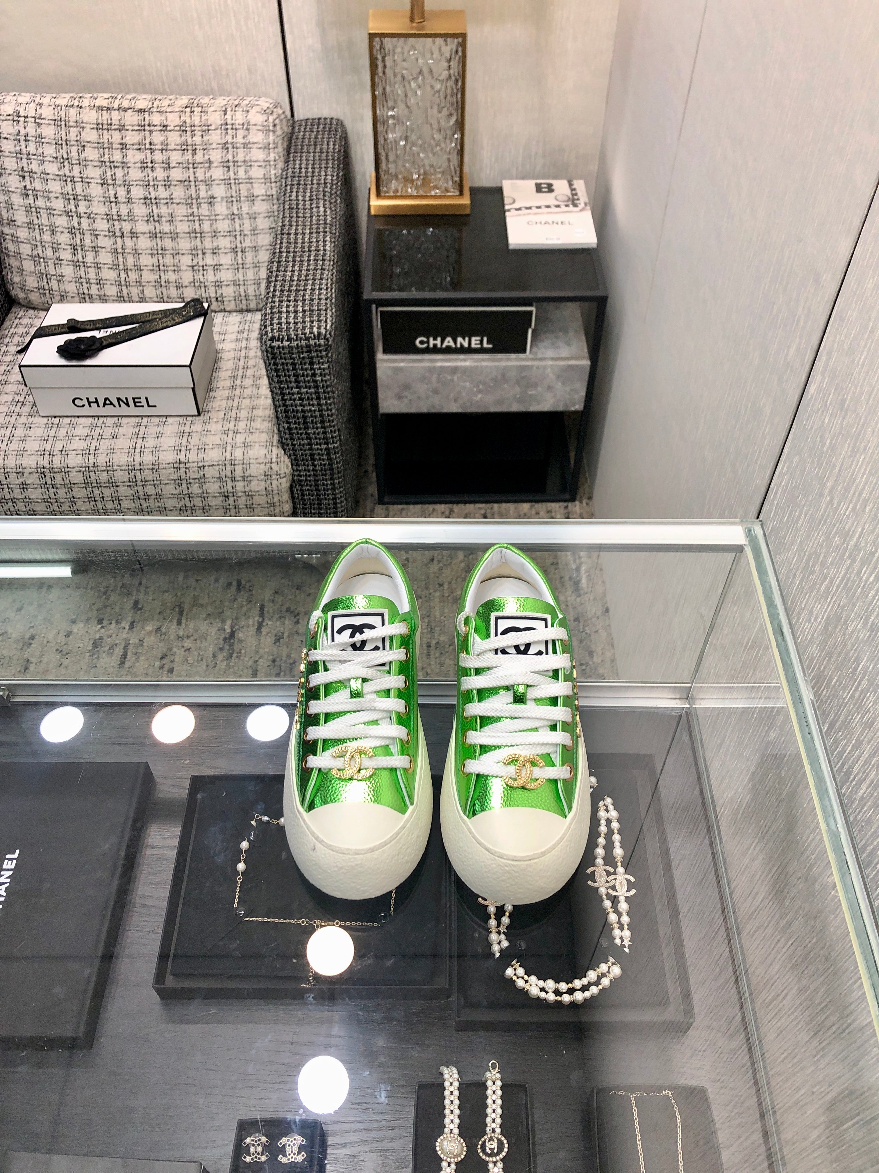 CASUAL SNEAKER IN EMERALD GREEN METALLIC LAMBSKIN WITH GOLD LOGO、mysite、Cacoeks