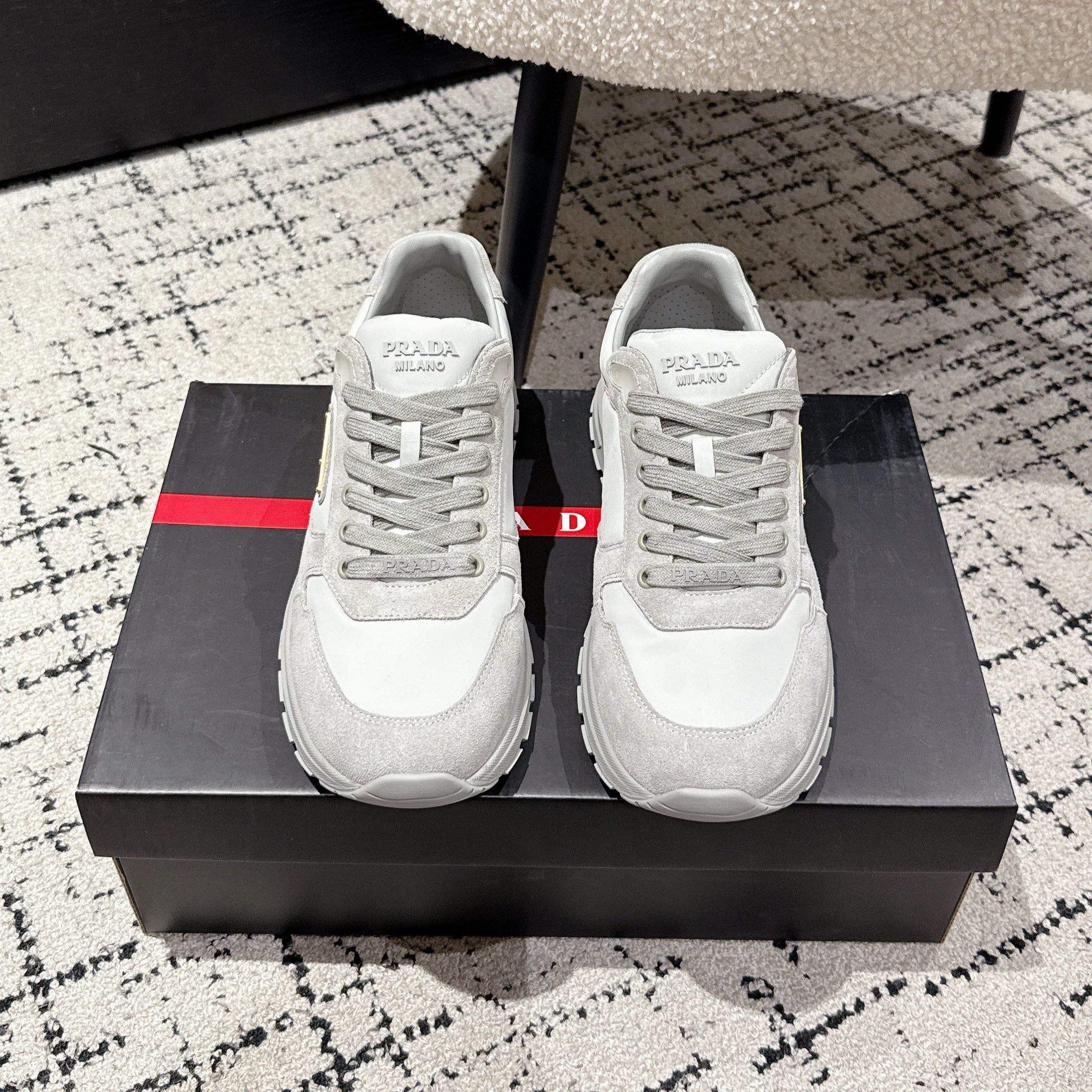 PRADA 25S MEN SNEAKERS LOGO IN WHITE AND LIGHT GRAY NUBUCK AND CANVAS、mysite、Cacoeks