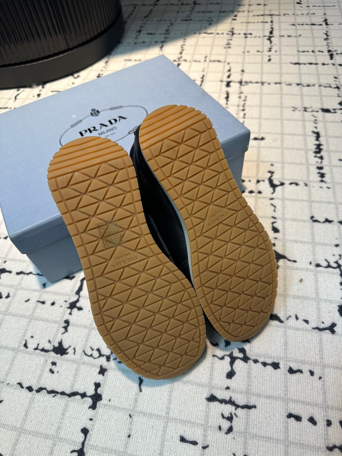 PRA TRIANGLE LOGO SNEAKERS BLACK CALFSKIN、mysite、Cacoeks