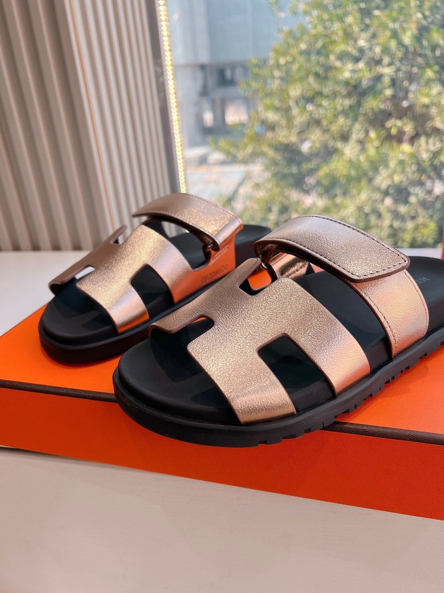 CHYPRE SANDAL IN COPPER BROWN METALLIC CALFSKIN、mysite、Cacoeks