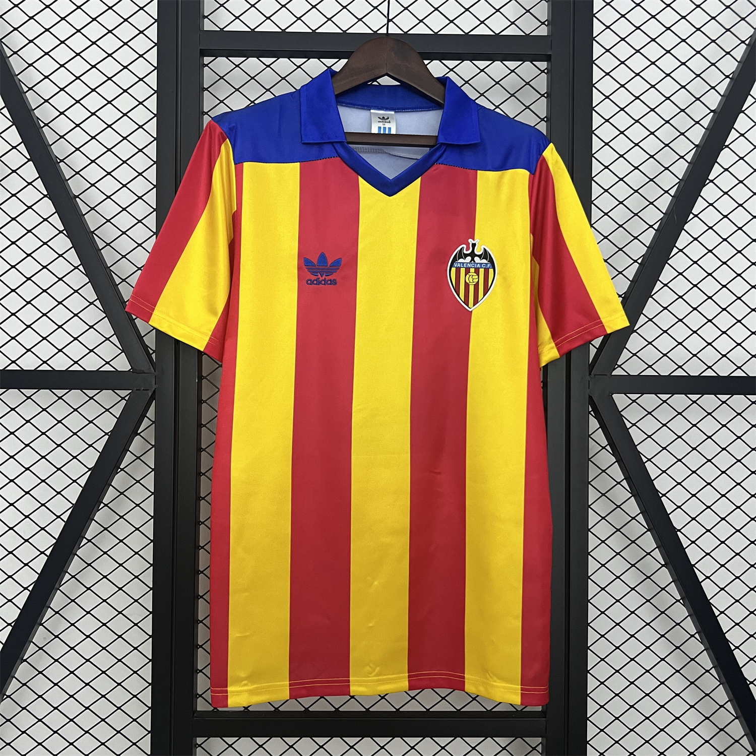 foot-Retro Valencia 1980-82 Away Jersey