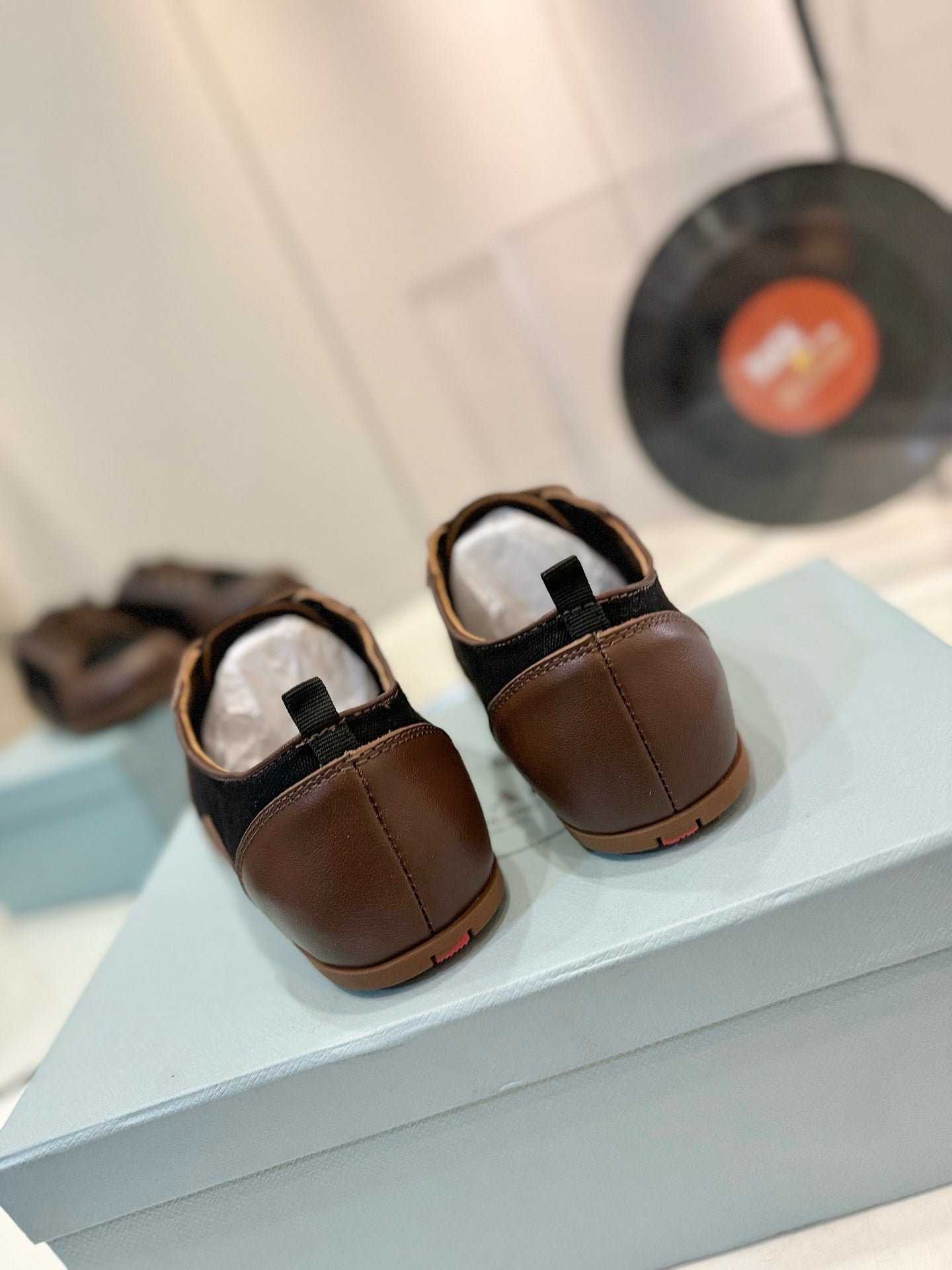 SNEAKERS IN BROWN LAMBSKIN AND BLACK CANVAS、mysite、Cacoeks