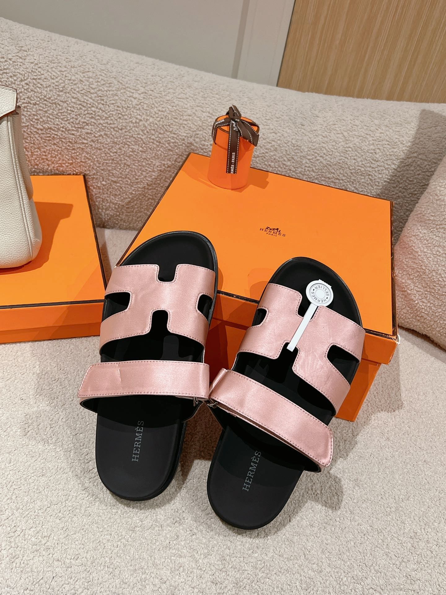 CHYPRE SANDAL BLACK MIX PASTEL PINK CALFSKIN、mysite、Cacoeks