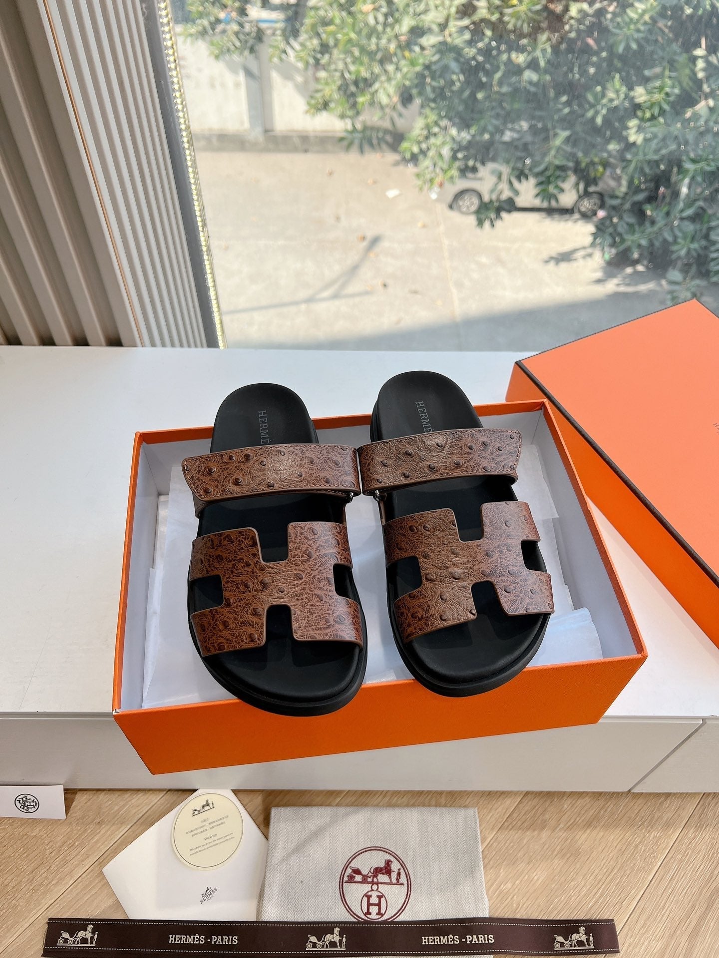 CHYPRE SANDAL IN CHOCOLATE BROWN GRAINED CALFSKIN、mysite、Cacoeks