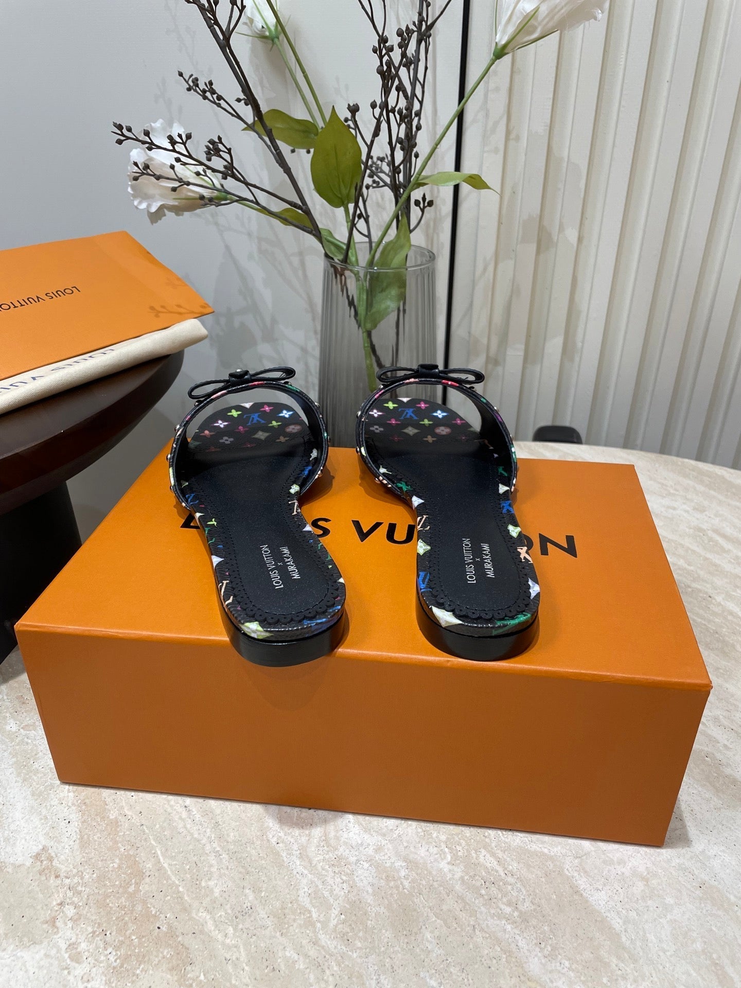 BOW FLAT MULES IN BLACK MONOGRAM LAMBSKIN、mysite、Cacoeks