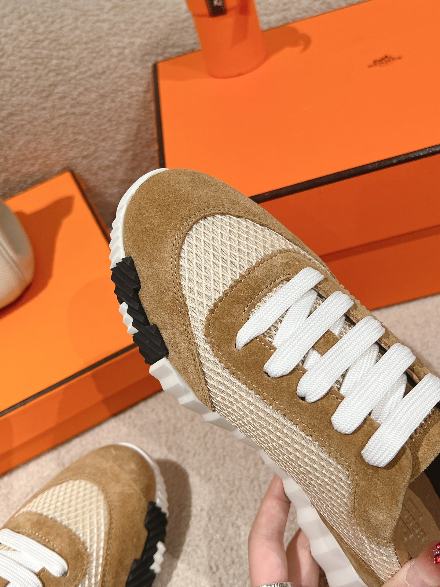 MAINLAND SNEAKER IN PEANUT BROWN SUEDE AND WHITE BREATHABLE MESH FABRIC、mysite、Cacoeks