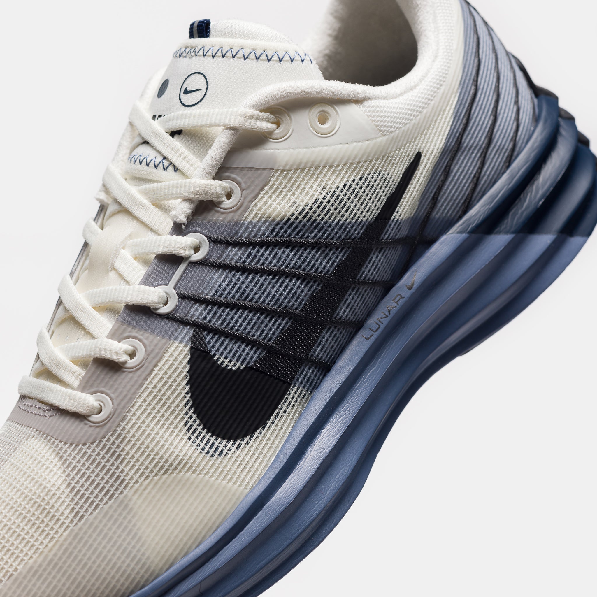 Lunar Roam Sneaker in Sail/Black/Diffused Blue/College Navy