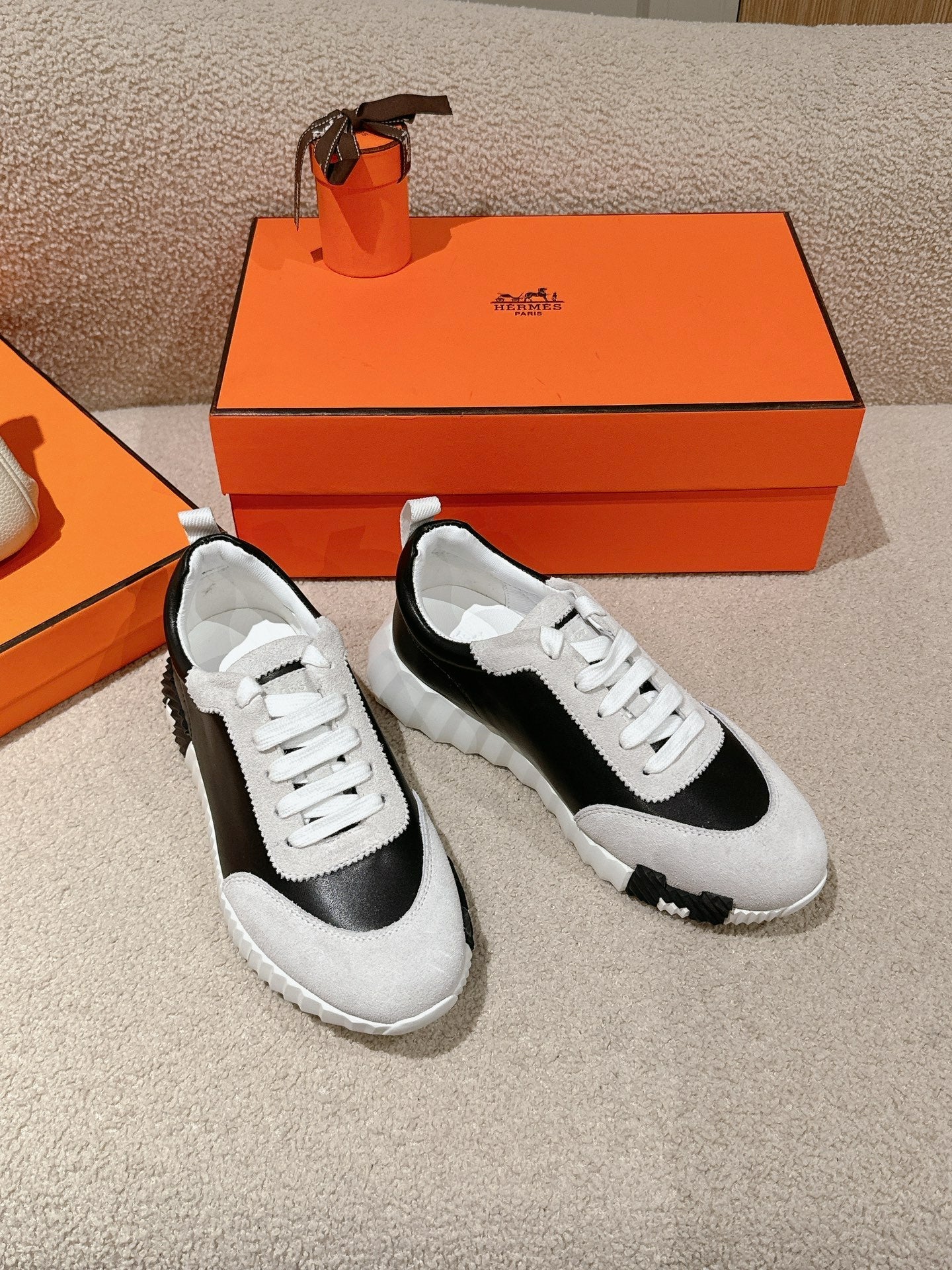 MAINLAND SNEAKER IN PALE GRAY SUEDE AND BLACK CALFSKIN、mysite、Cacoeks