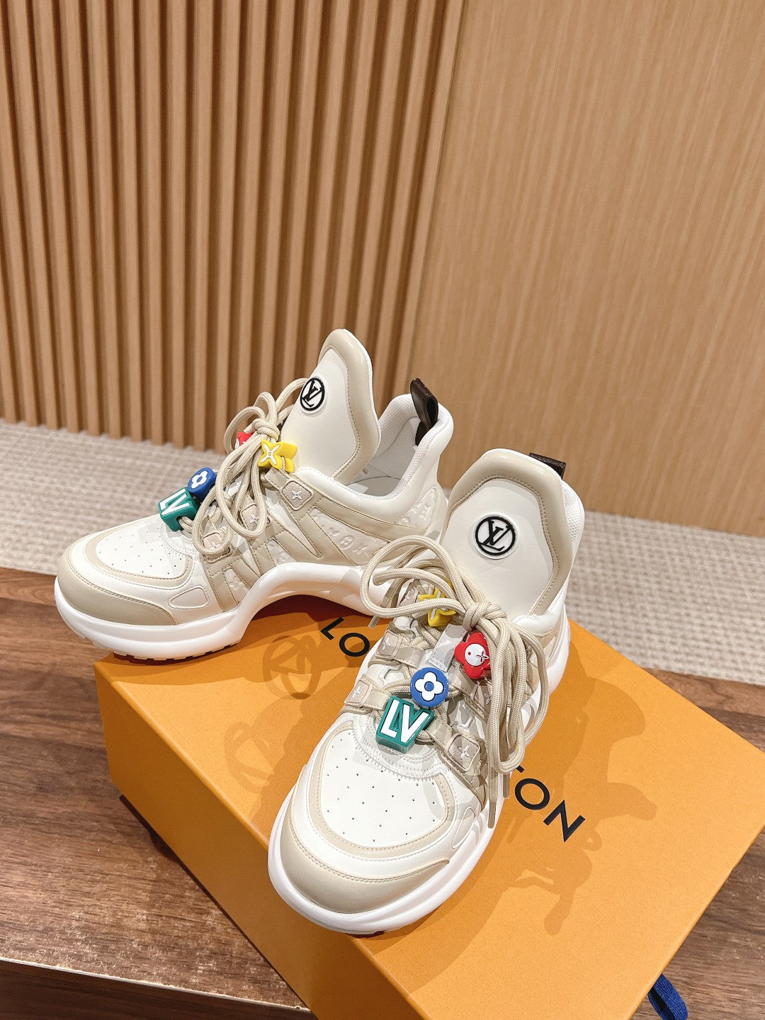 LV ARCHLIGHT SNEAKER IN BLANC BEIGE EMBOSSED CALFSKIN、mysite、Cacoeks