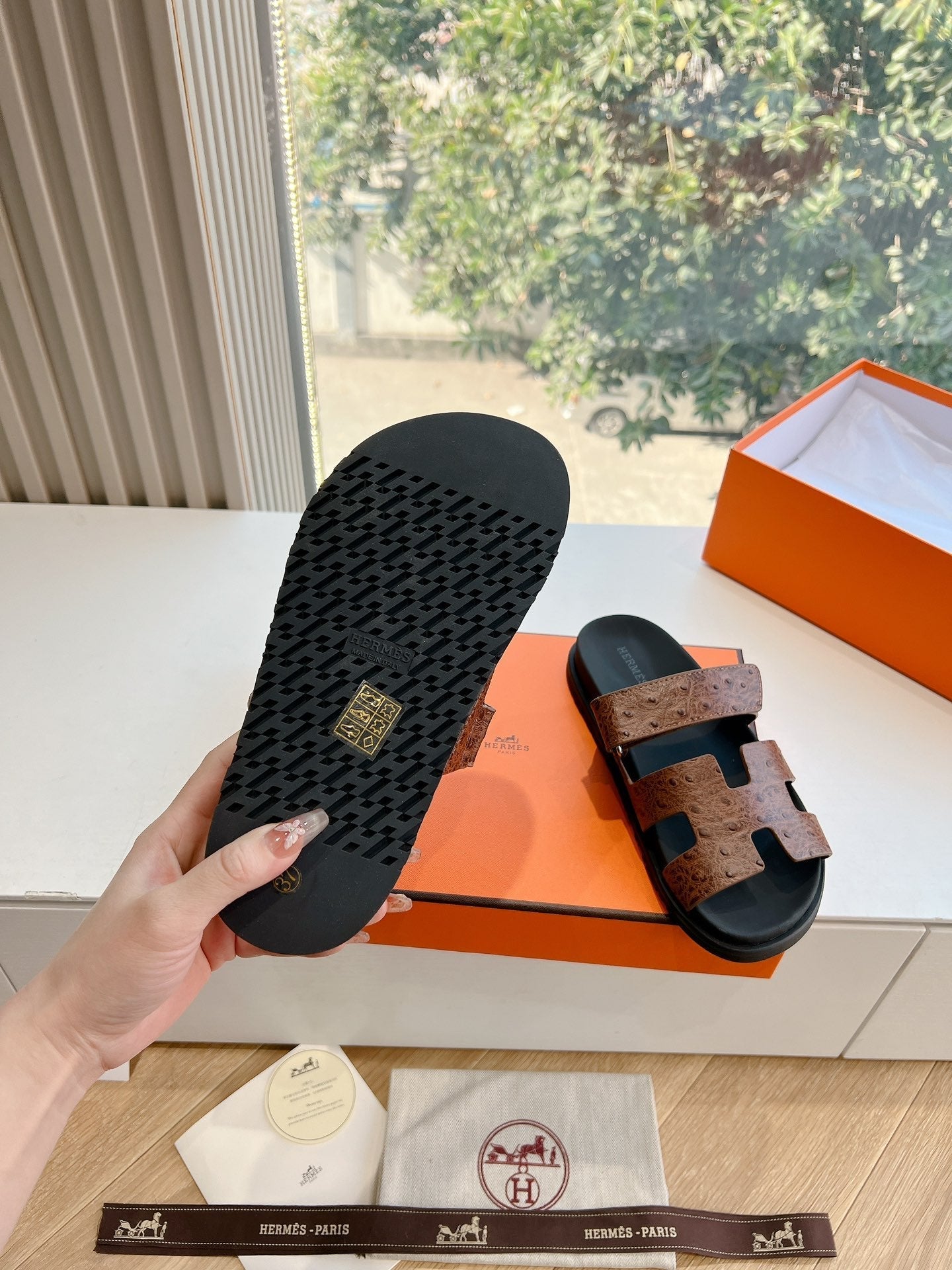 CHYPRE SANDAL IN CHOCOLATE BROWN GRAINED CALFSKIN、mysite、Cacoeks