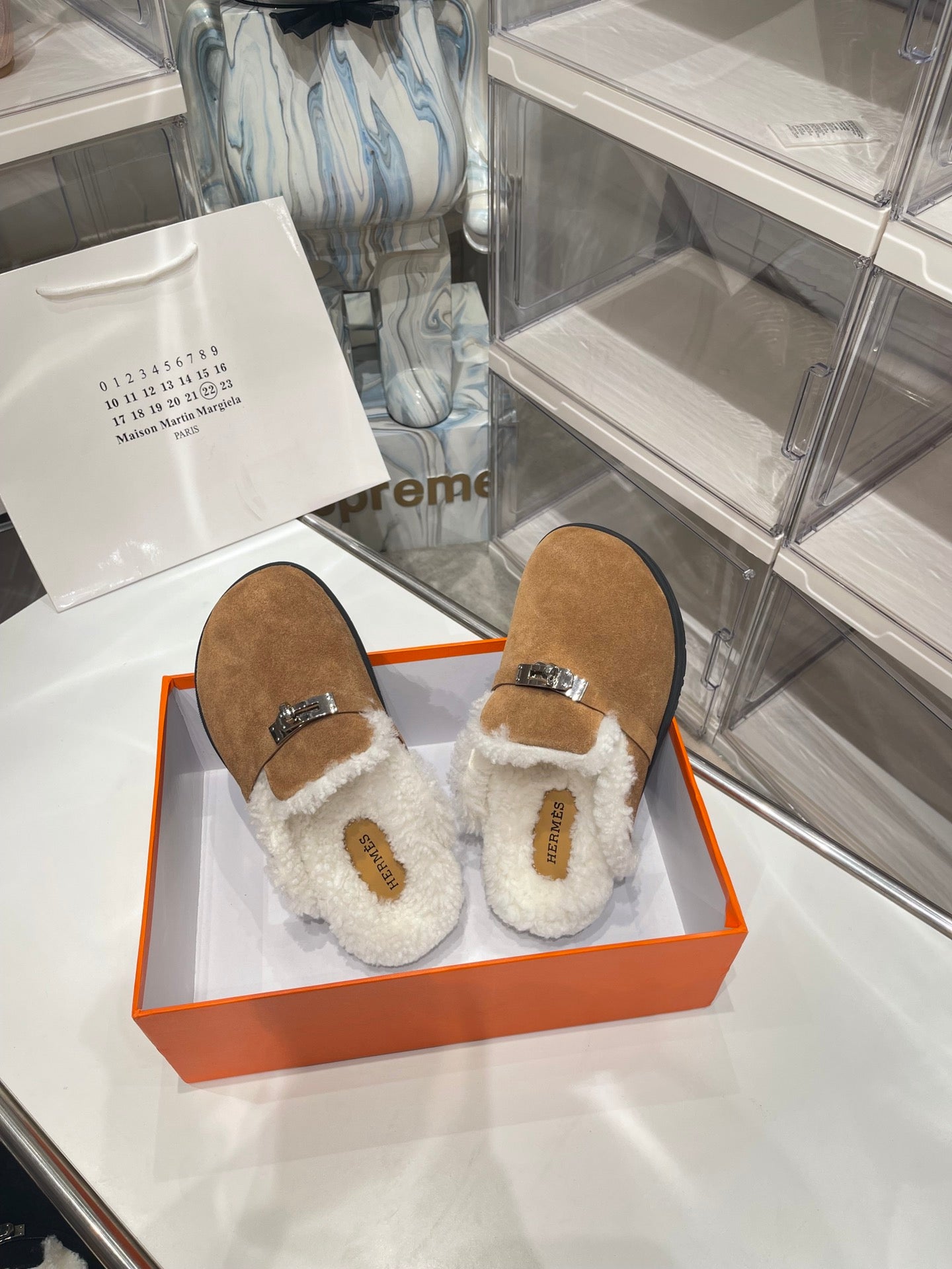 SLIP-ON MULE IN MEDIUM BROWN SUEDE AND SHEARLING LINING、mysite、Cacoeks