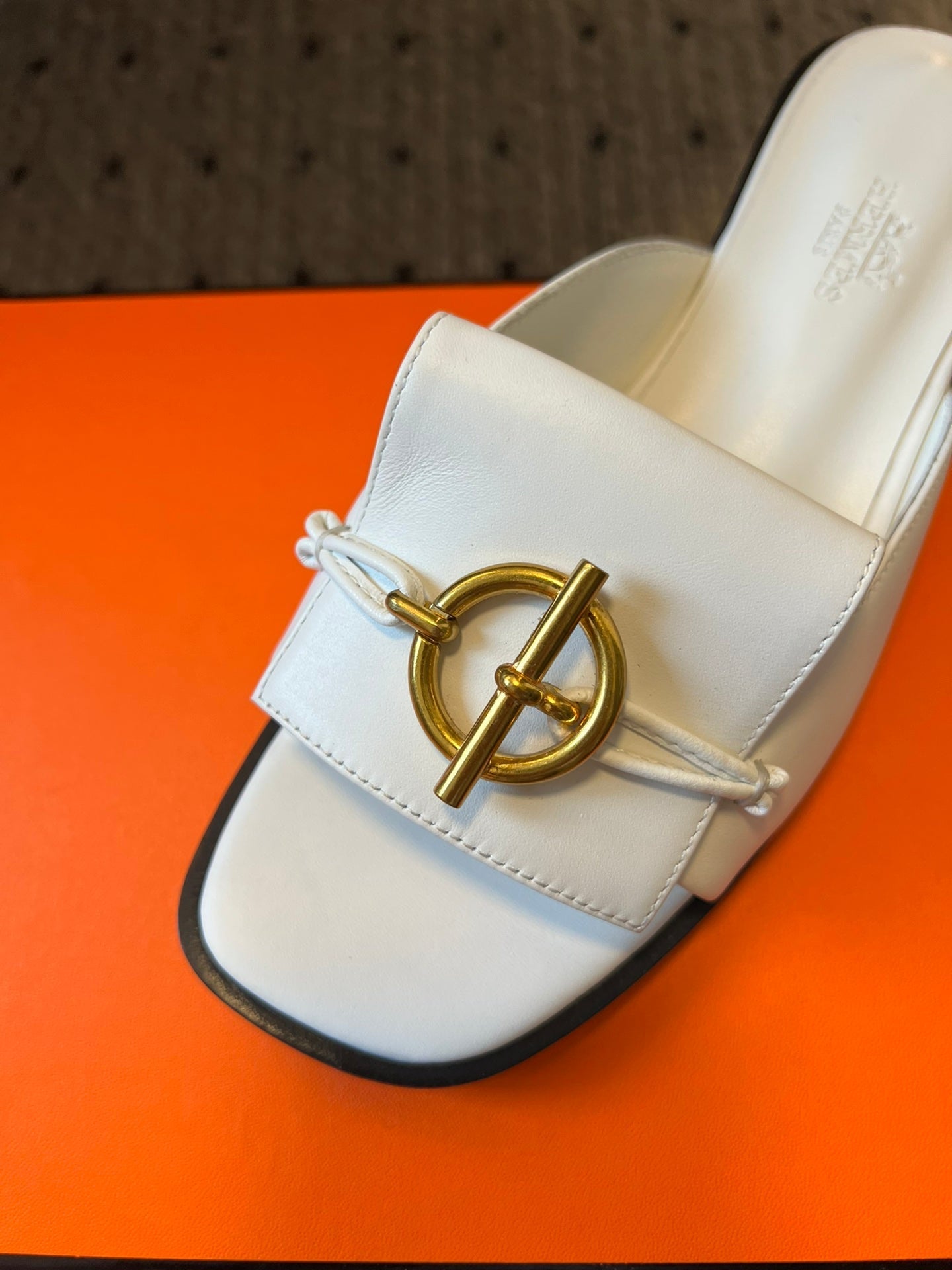 ILOT FLAT SANDAL IN WHITE CALFSKIN、mysite、Cacoeks