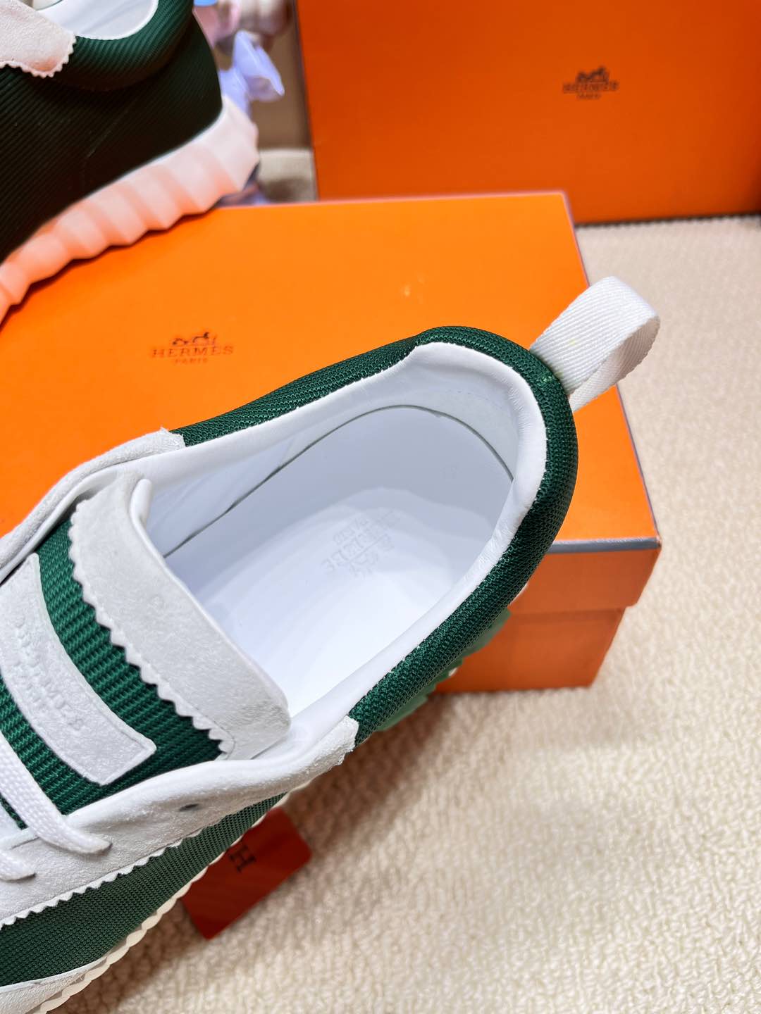 BOUNCING SNEAKER IN PALE GRAY SUEDE AND GREEN FOREST KNIT、mysite、Cacoeks