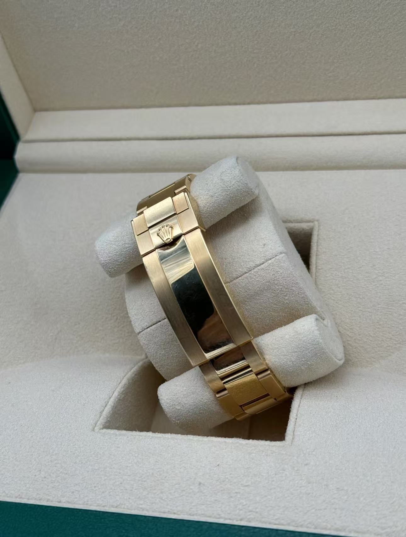 Rolex Submariner Blue DialSuper Clone Swiss ReplicaWatch 18k Gold Ref 126618LB 3235 SwissMovement