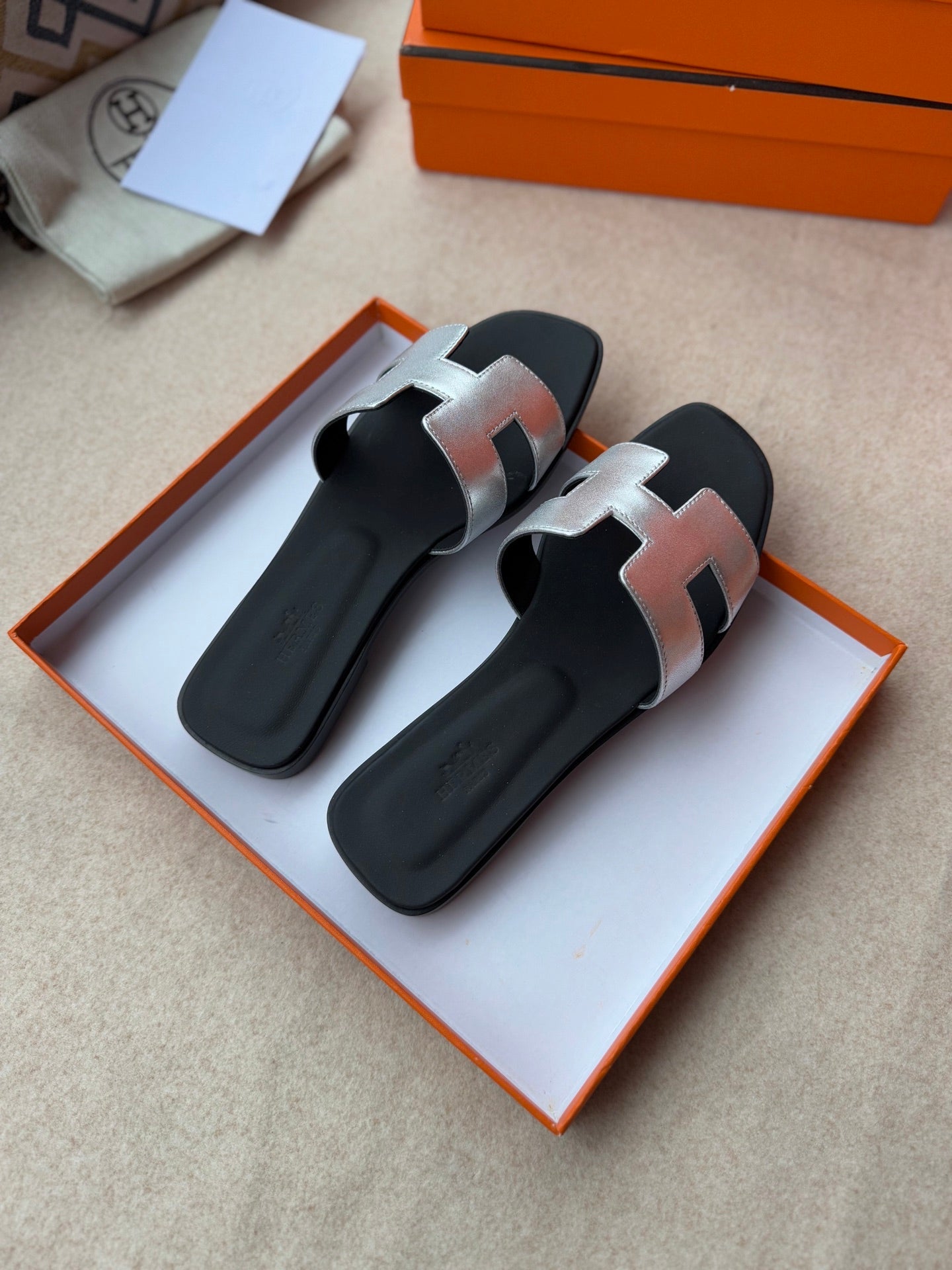 0RAN SANDALS IN SILVER CALFSKIN、mysite、Cacoeks