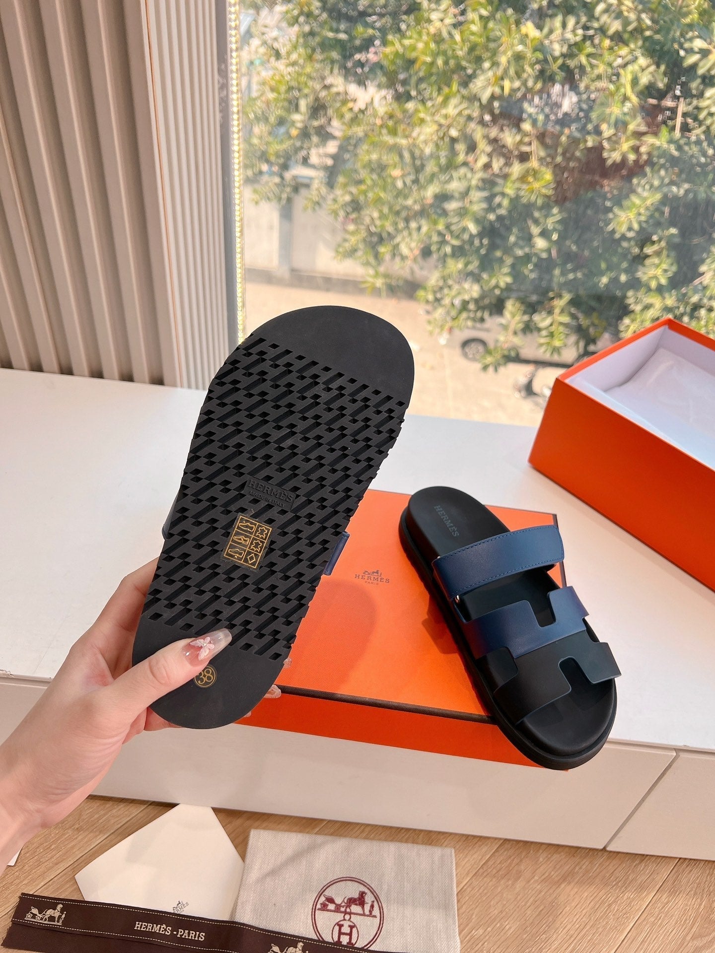 CHYPRE SANDAL IN AEGEAN BLUE MIX BLACK CALFSKIN、mysite、Cacoeks