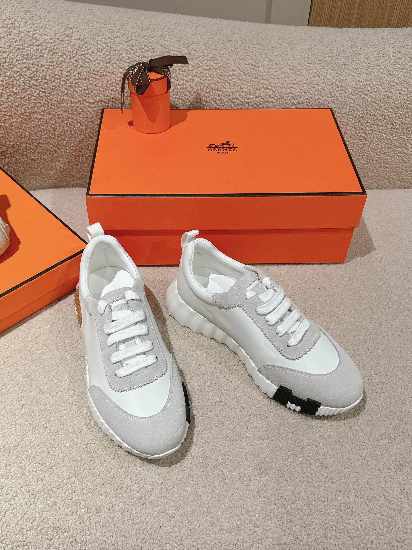 MAINLAND SNEAKER IN PALE GRAY SUEDE AND WHITE CALFSKIN 959308、mysite、Cacoeks