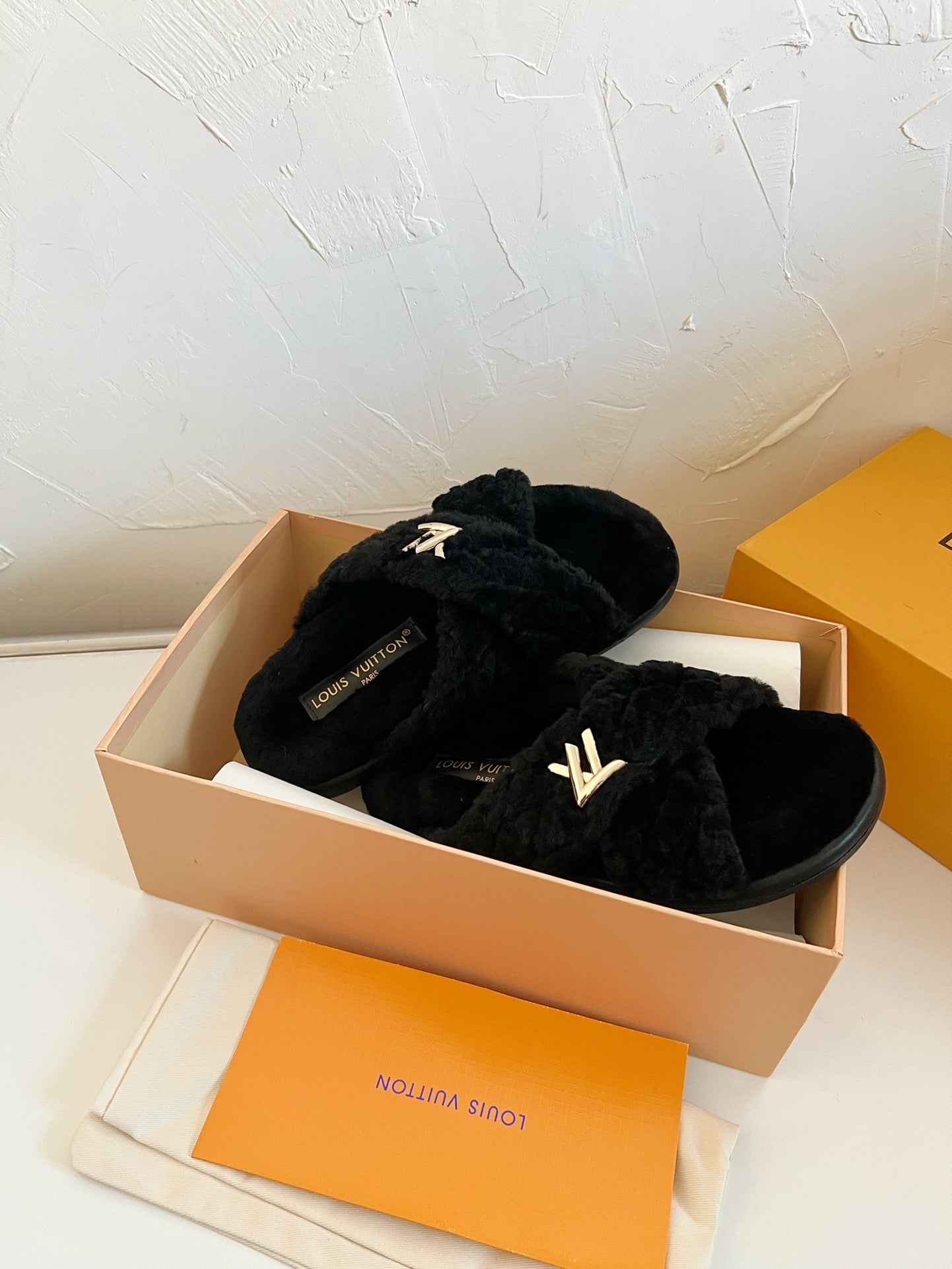 LV BLISS COMFORT MULE IN BLACK SHEARLING、mysite、Cacoeks