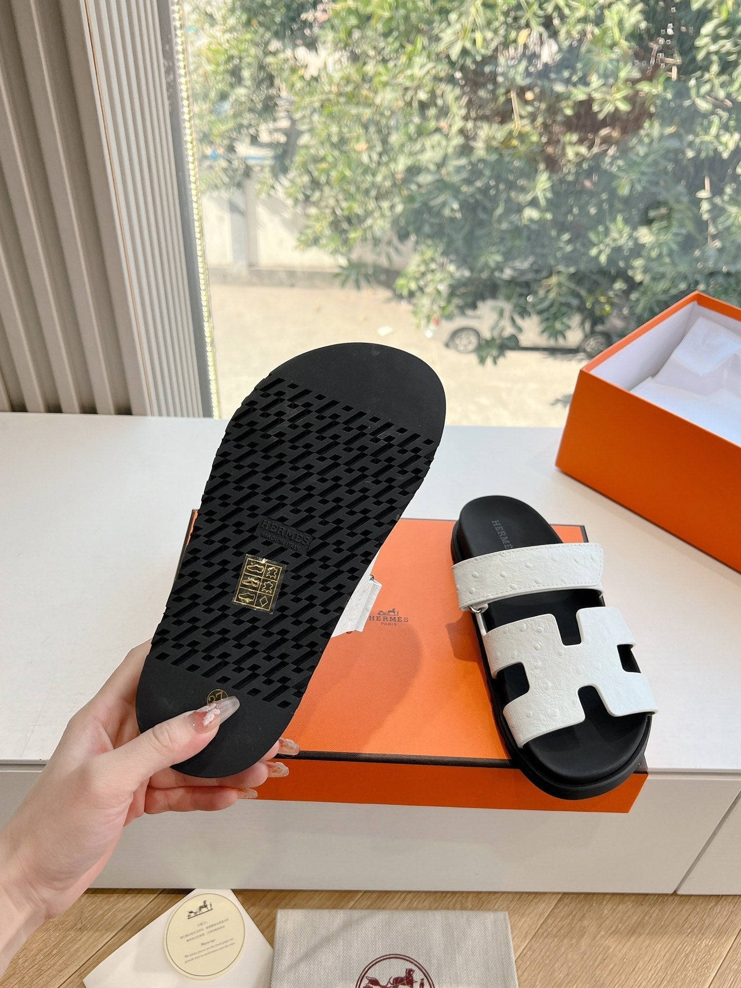 CHYPRE SANDAL IN WHITE GRAINED CALFSKIN、mysite、Cacoeks