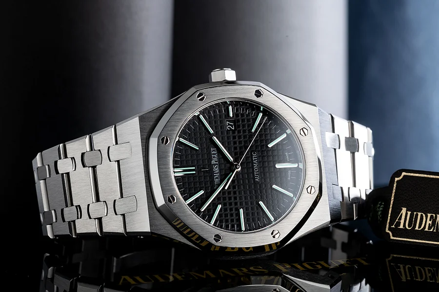 Audemars Piguet Royal Oak Watches | ref 15400ST.OO.1220ST.01 | Box & Certificate | The Watch Club