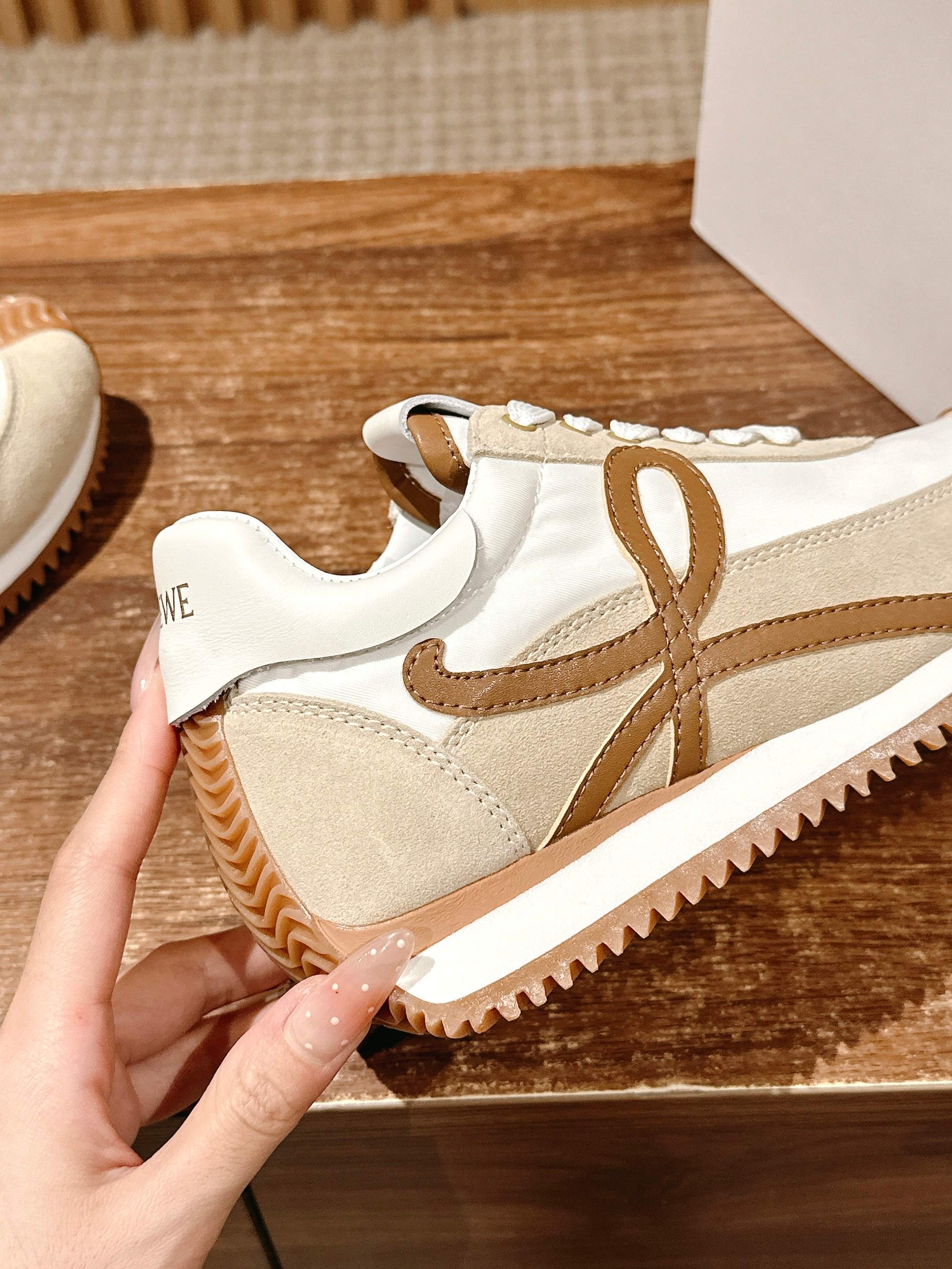 FLOW RUNNER SNEAKER IN BROWN SUEDE AND SHEEPSKIN、mysite、Cacoeks