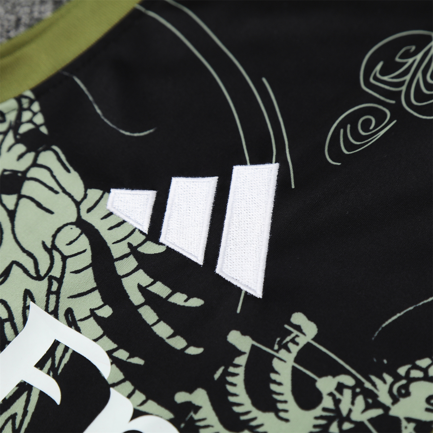 UltraTrikot-Real Madrid 25-26 Vest Training Set - Green-Black Dragon Vest & Black-White Shorts