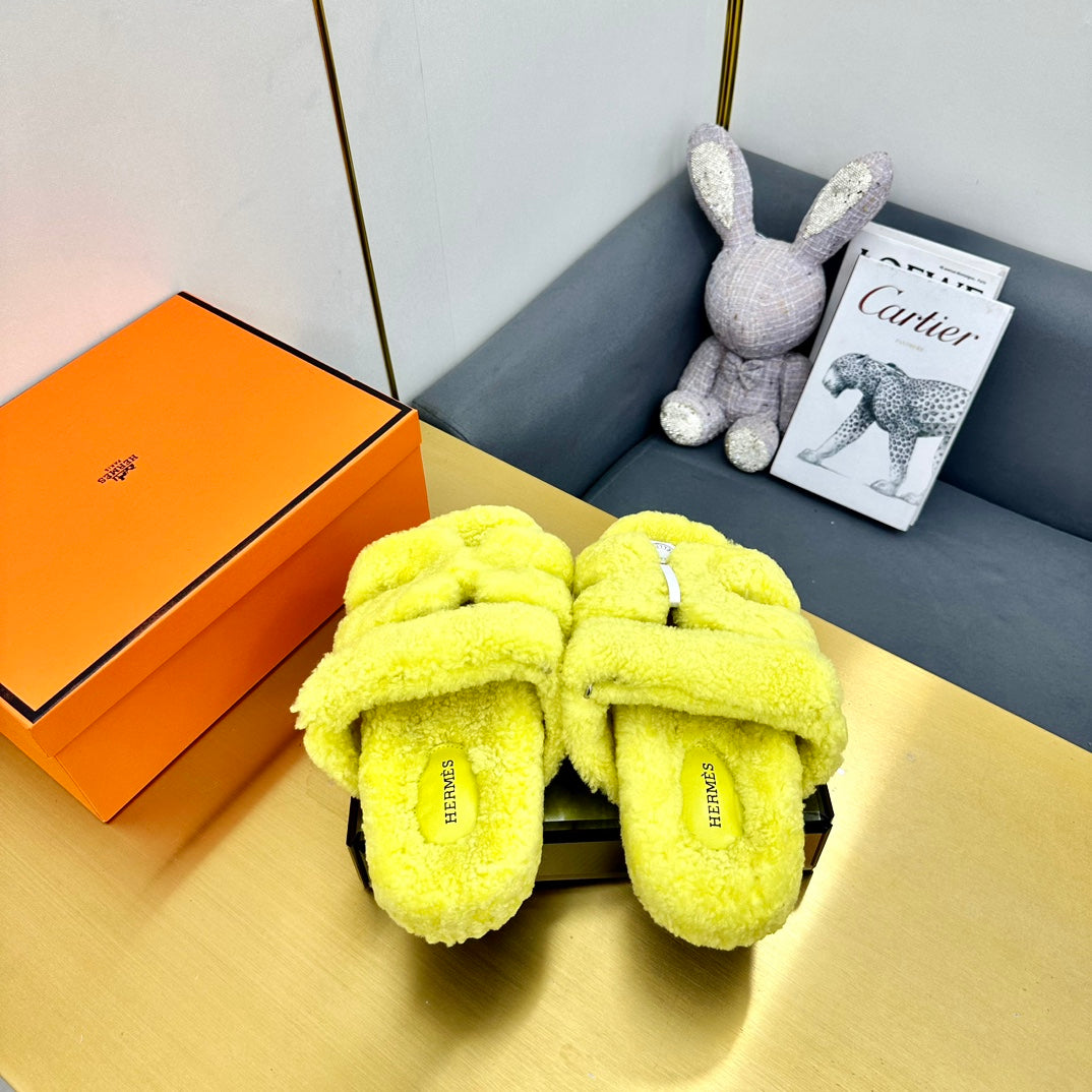 CHYPRE SANDAL IN SUNSHINE YELLOW SHEARLING、mysite、Cacoeks