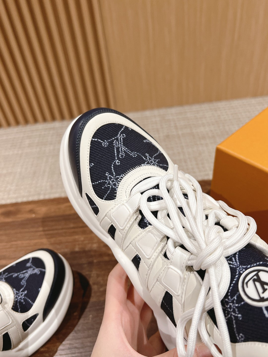 LV ARCHLIGHT SNEAKER IN WHITE MIX BLACK CALFSKIN AND MONOGRAM DENIM 101073、mysite、Cacoeks