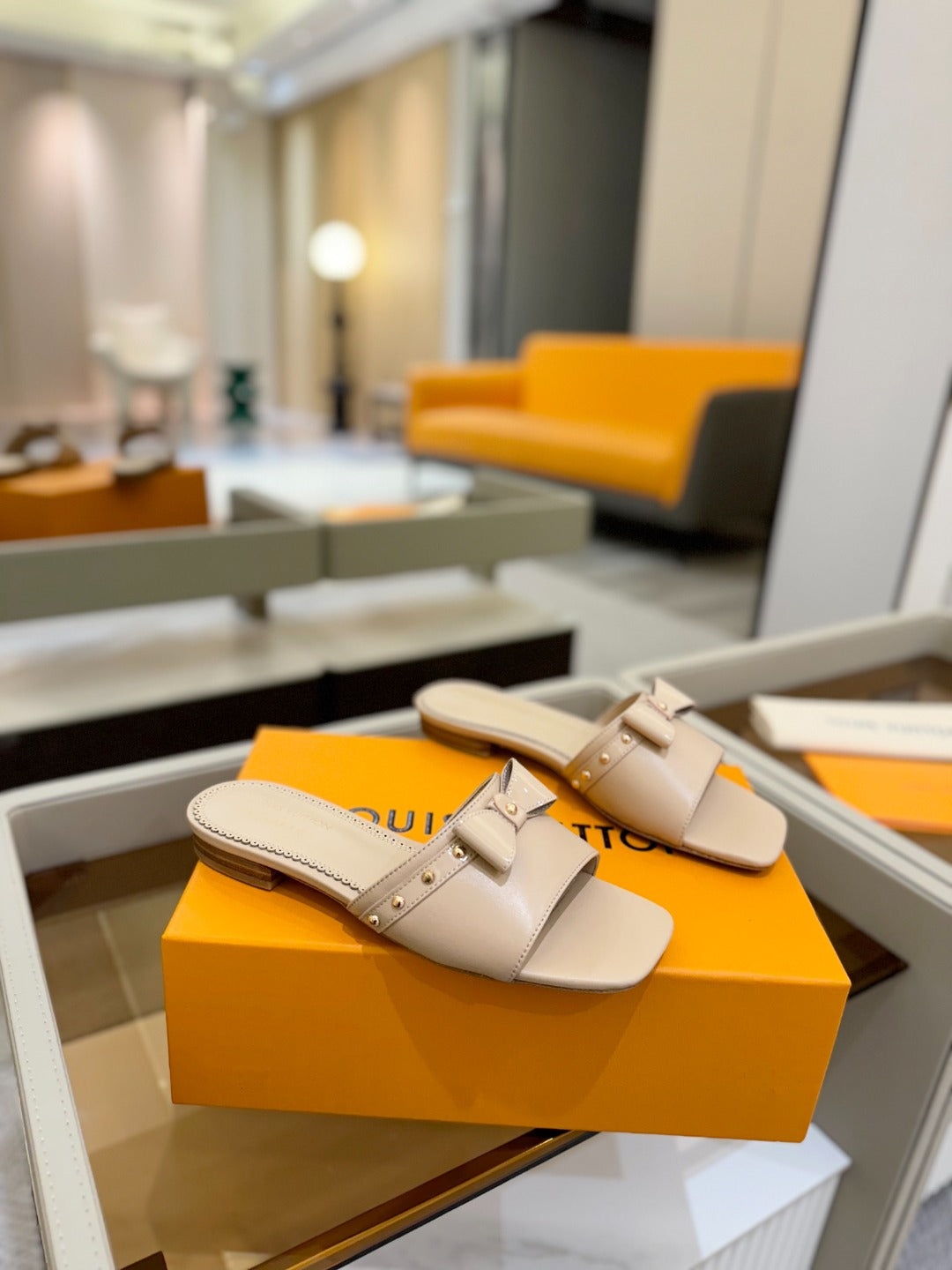 LV X TM 6AM FLAT MULE IN LINEN TAN CALFSKIN、mysite、Cacoeks